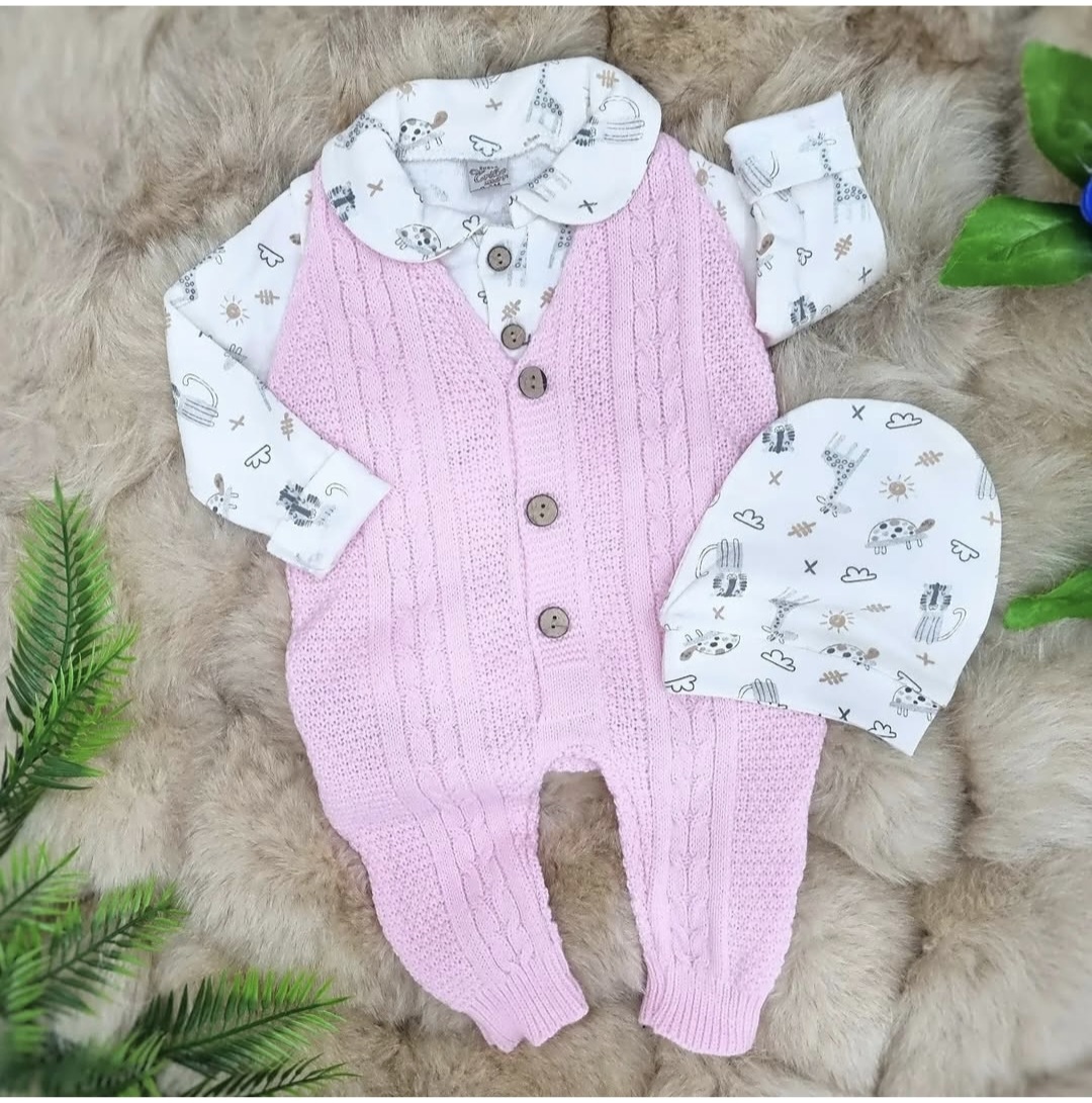 Trodelni bebi komplet – bluza, pleteni kombinezon i kapica