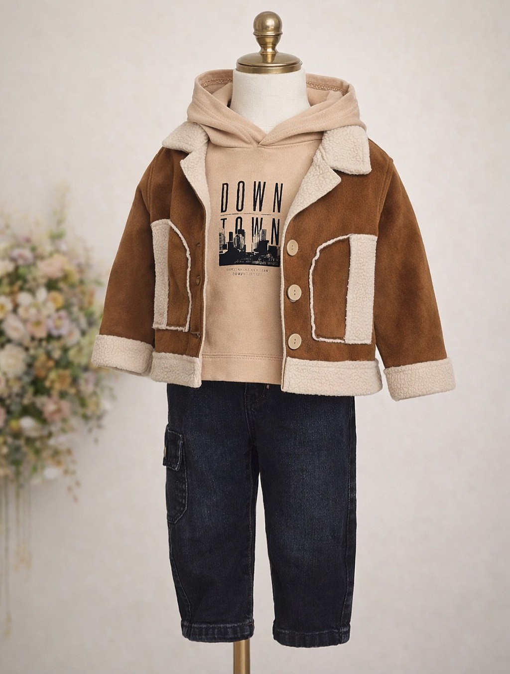 Set za dečake – svetlo braon jakna sa krznom, duks i farmerice