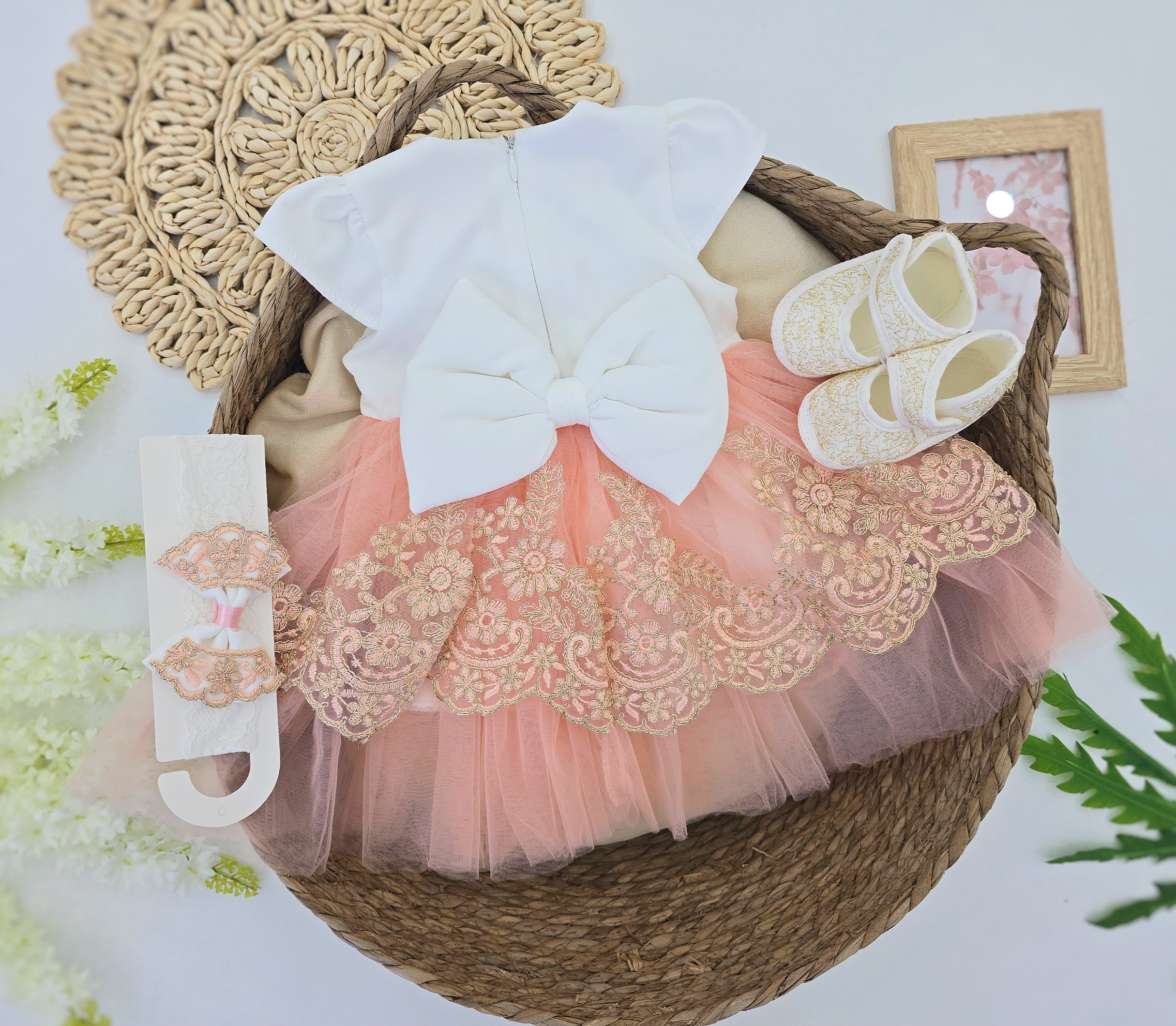 Set za bebe devojčice – haljina, cipkice, traka i hulahopke