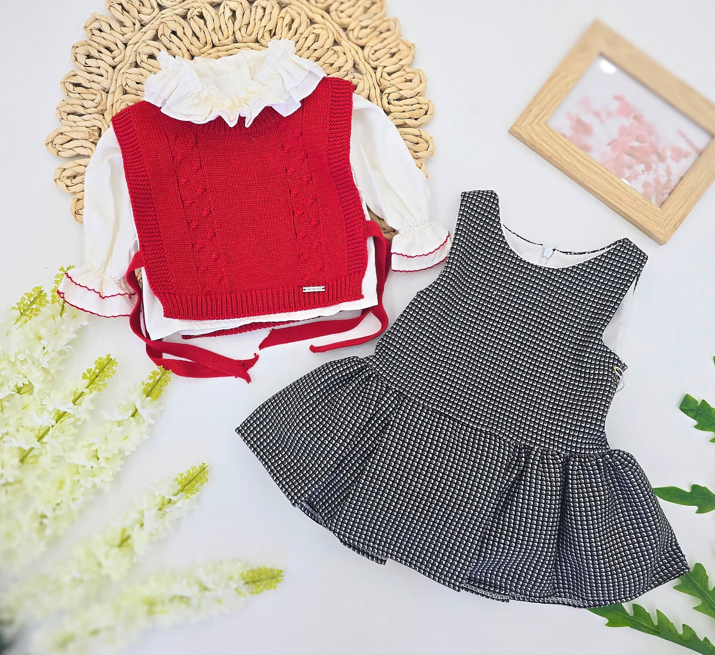 Trodeleni komplet za devojčice – košulja, haljina i prsluk