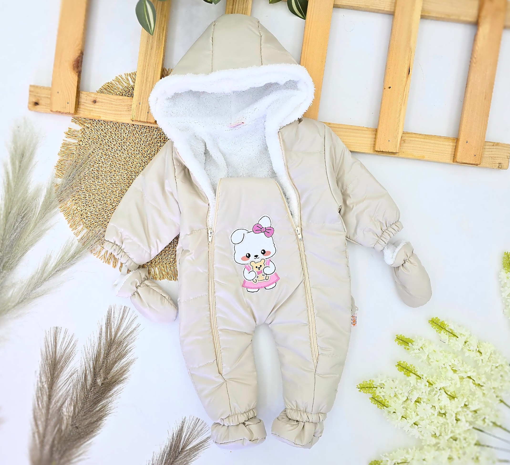Zimski skafander za bebe devojčice sa papicama i rukavicama – bež