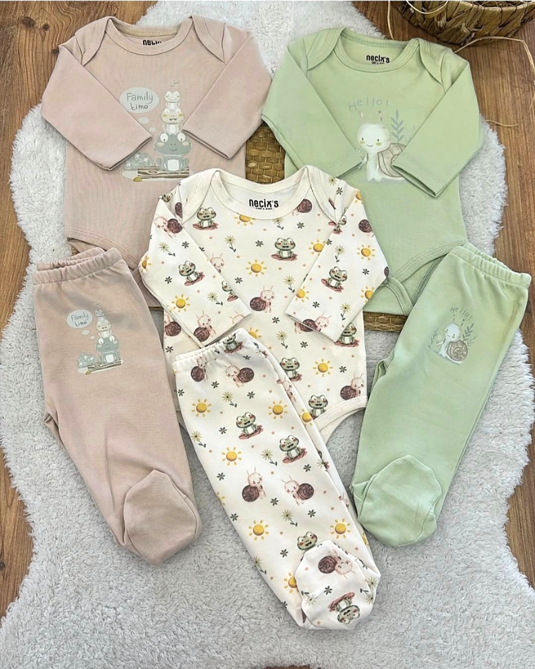 Komplet za bebe – 3 bodija i 3 pantalonice sa motivima puža i žabice