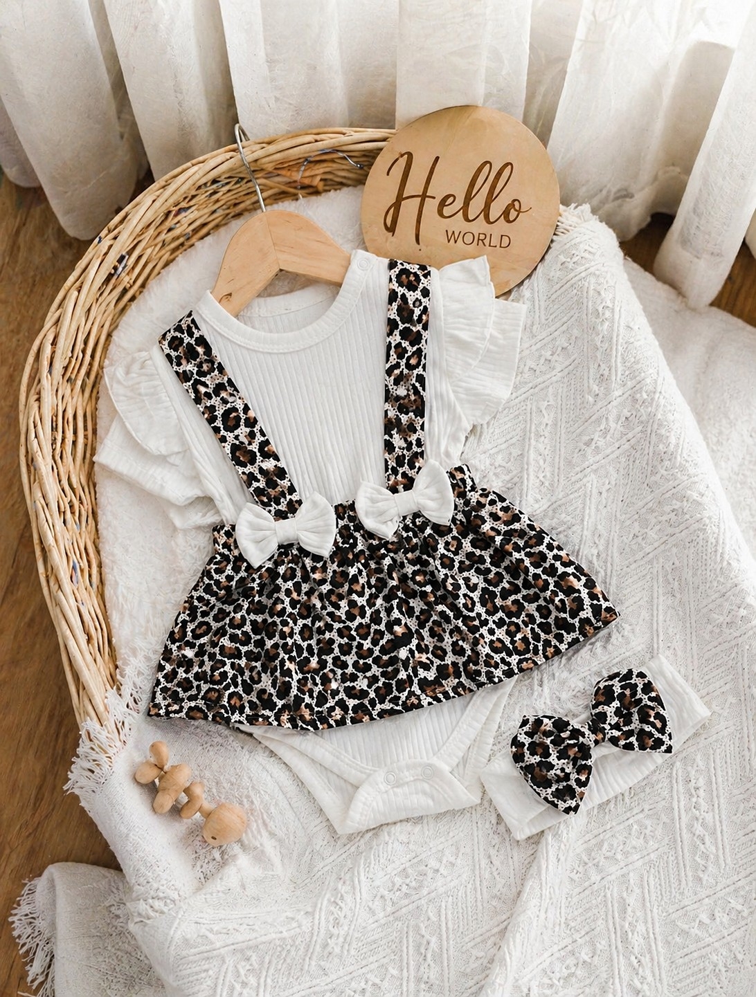 Komplet za bebe devojčice – bodi, suknjica sa tregerima i traka za kosu (animal print)