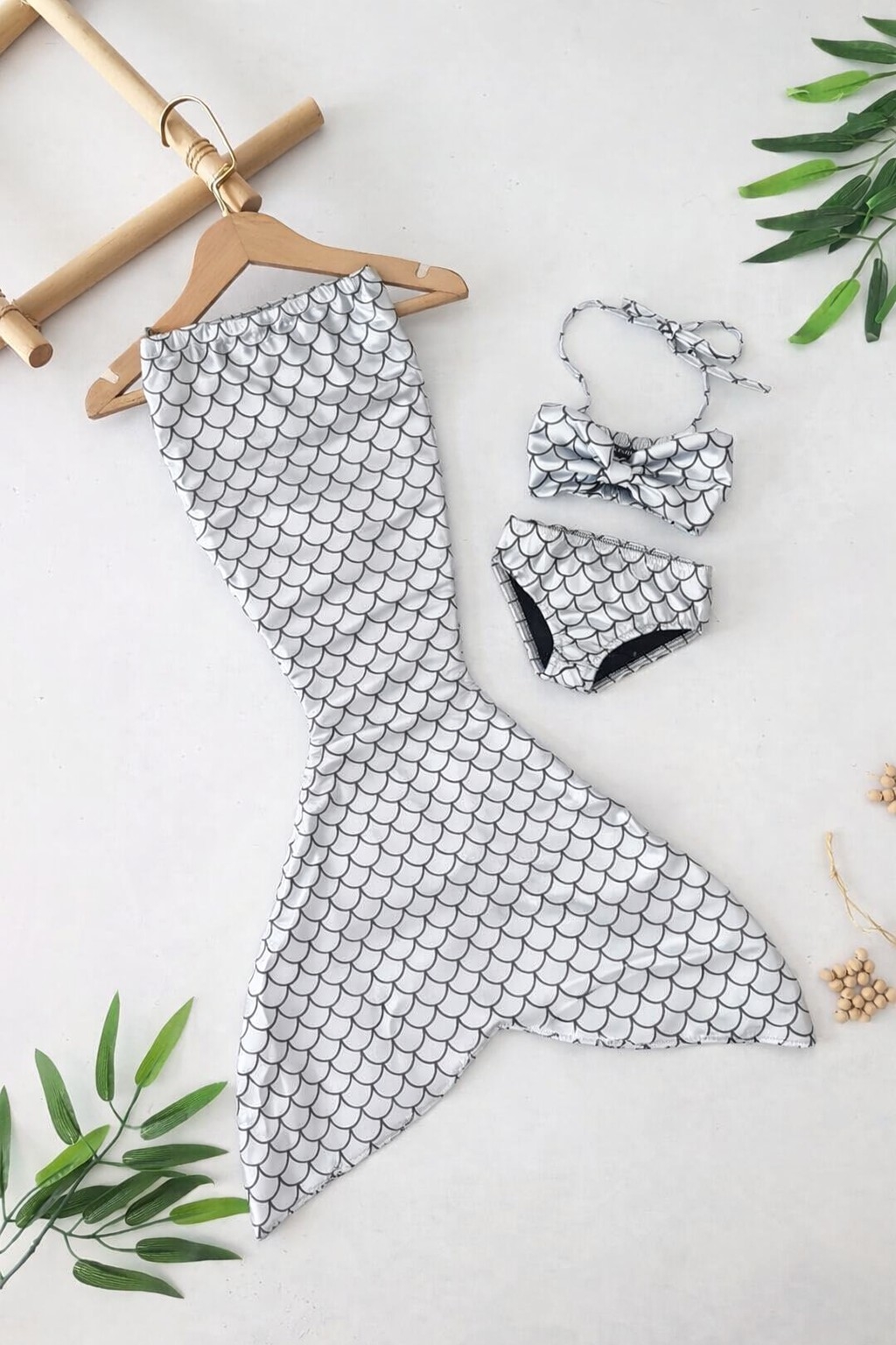 Trodеlni kupaći kostim u srebrnoj boji sa sirena repom