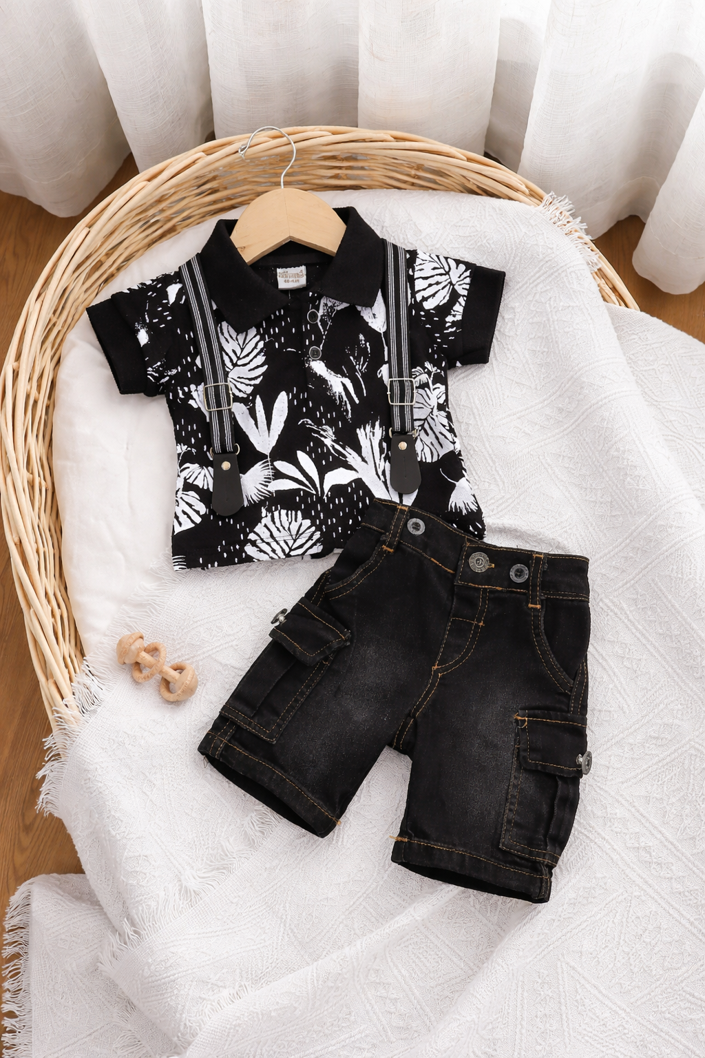Komplet za bebe dečake – majica sa kragnicom, teksas bermude i tregeri