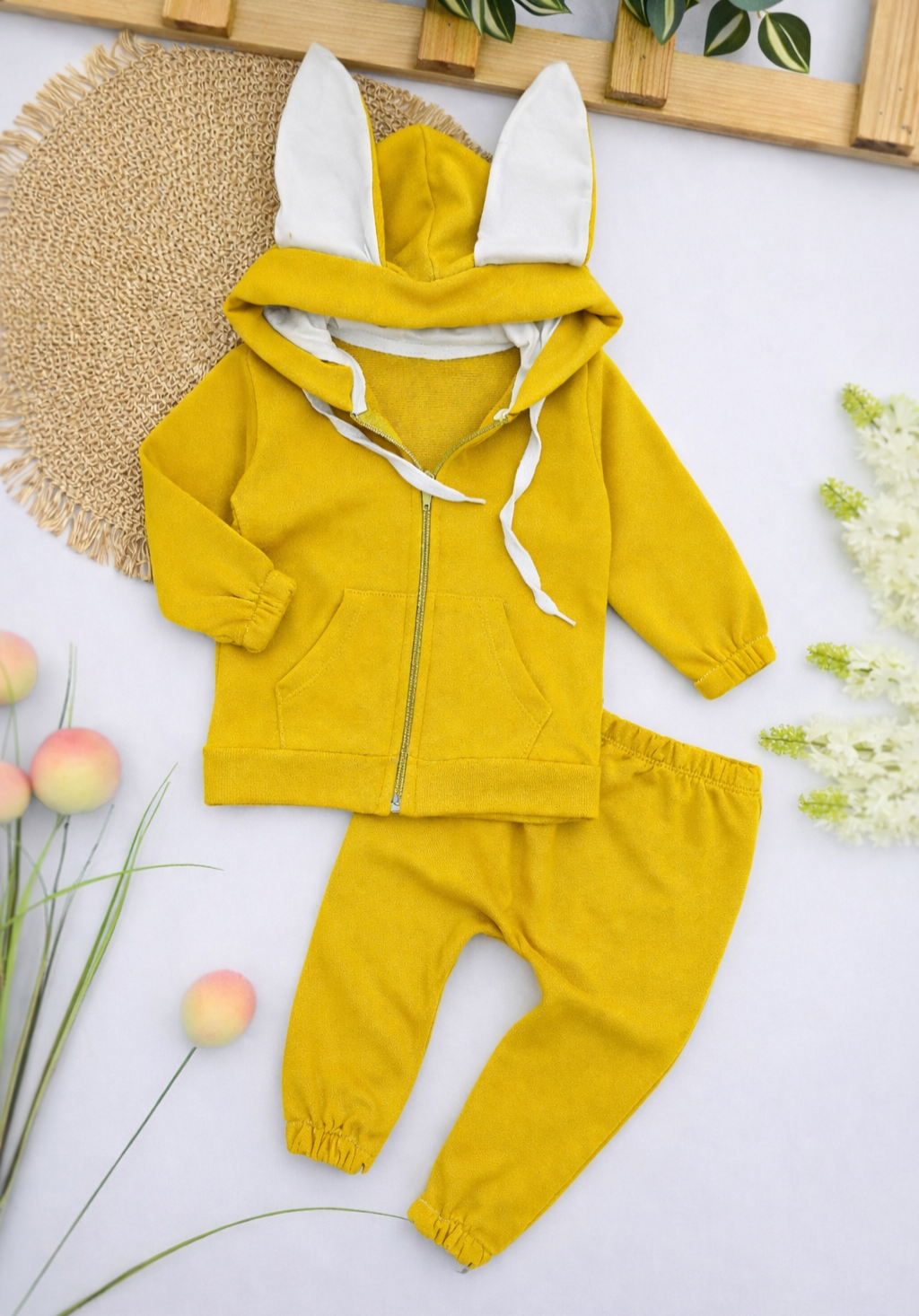 Bebi trenerka sa ušima na kapuljači – žuta dukserica i donji deo