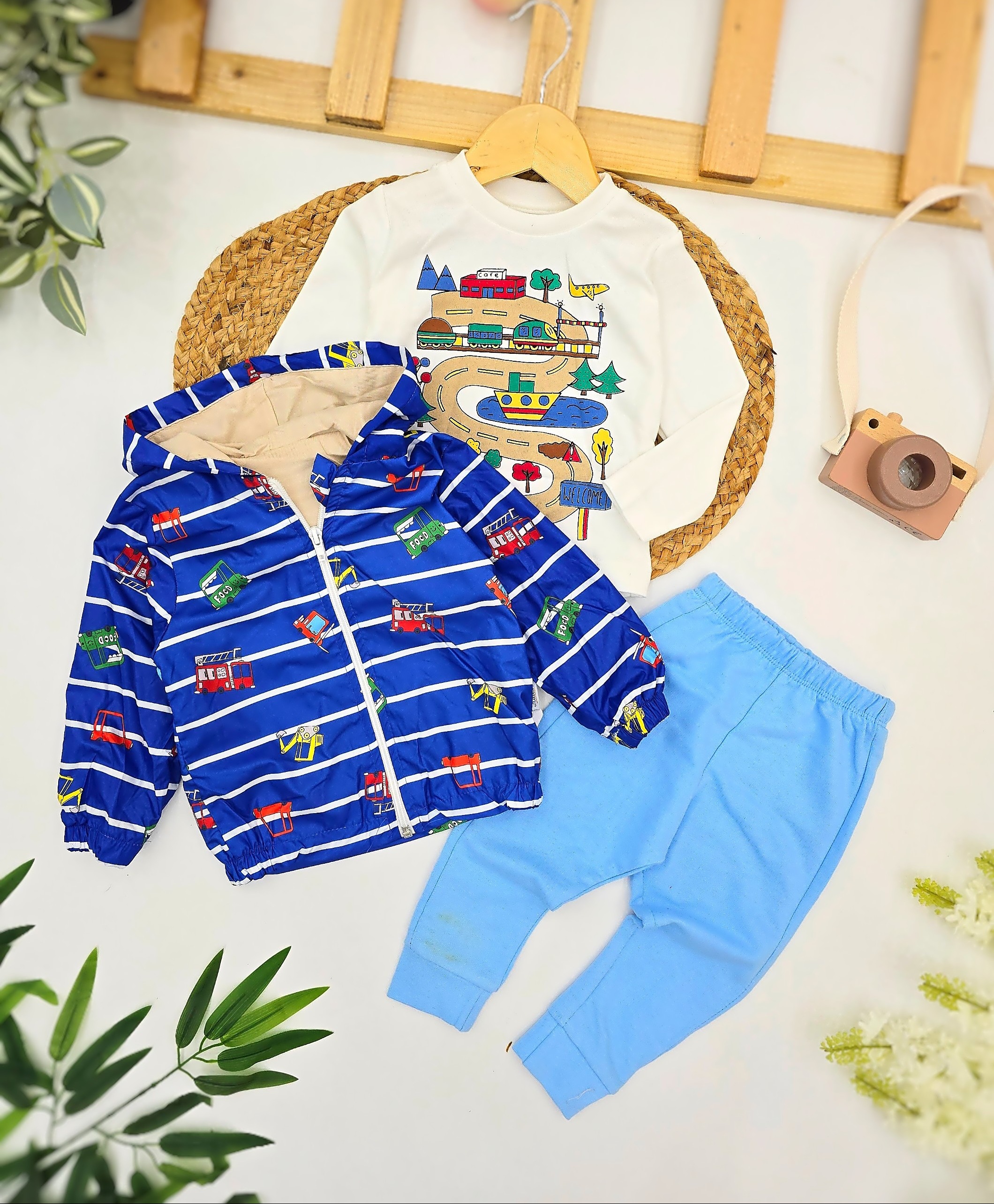 Prolećni set za dečake – šuškava jaknica, bluzica i donji deo