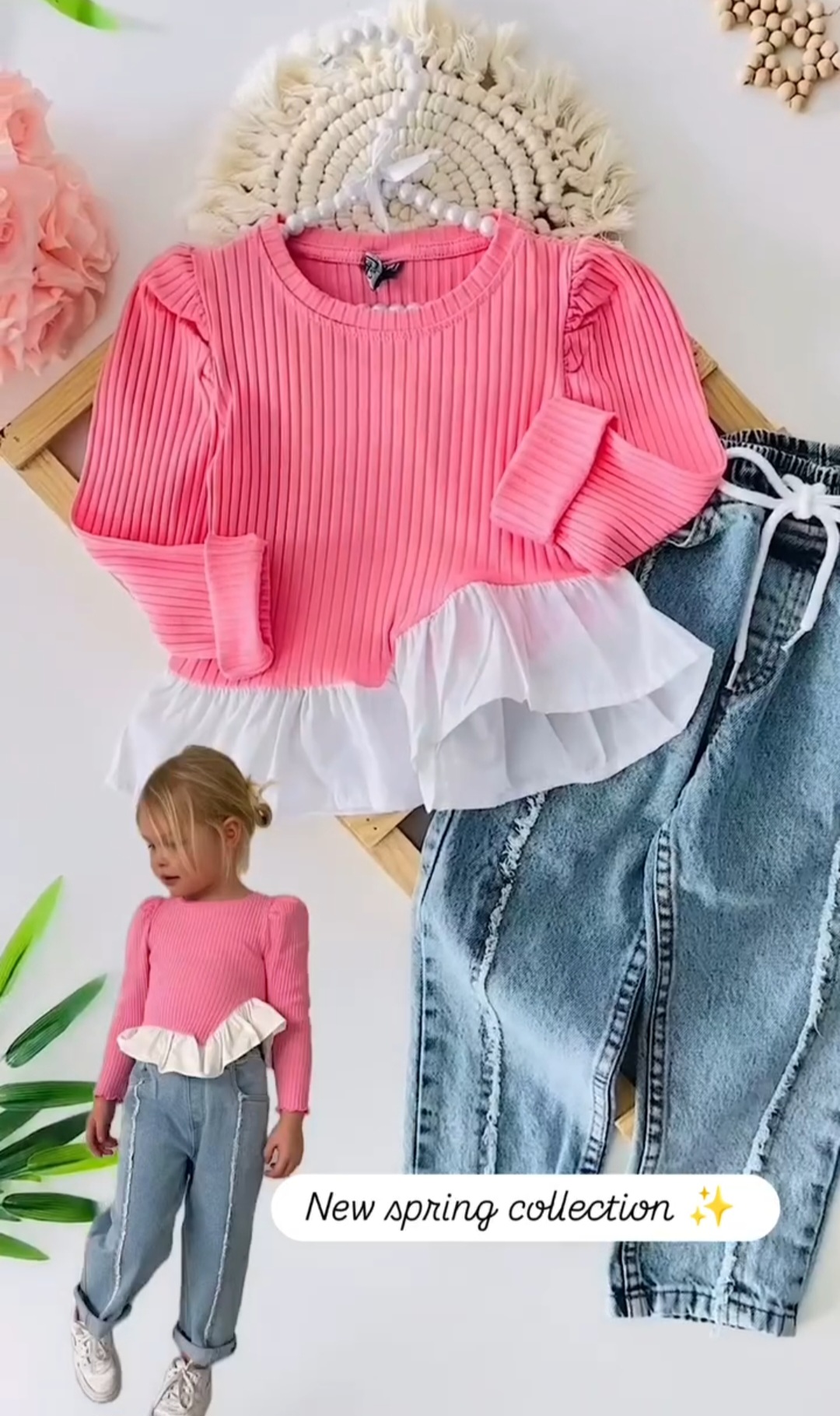 Teksas farmerice street style i roze bluzica sa belim detaljima za devojčice Teksas farmerice street style i roze bluzica sa belim detaljima za devojčice