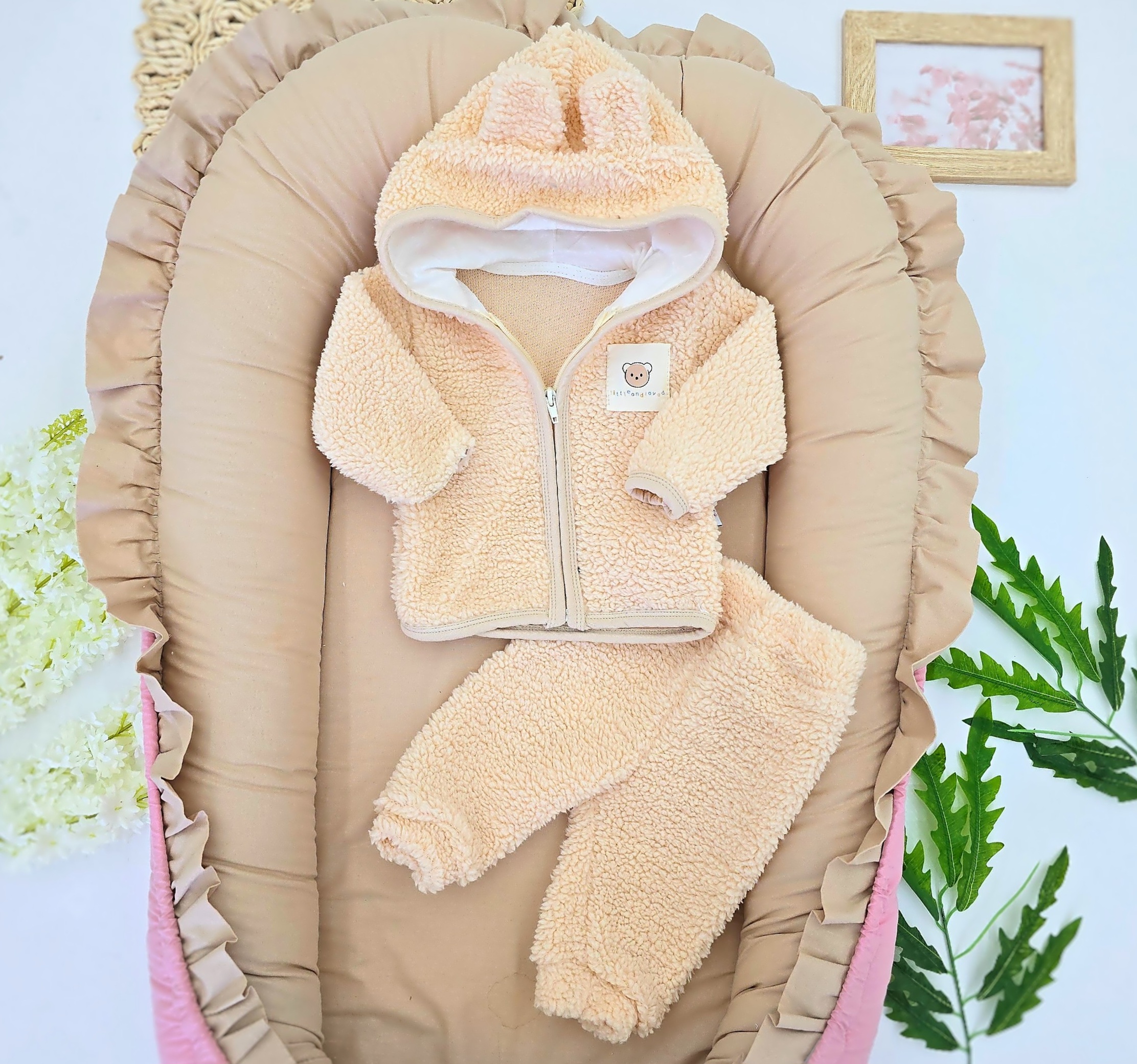 Krem jesenji komplet za bebe – Tedi jaknica i pantalone