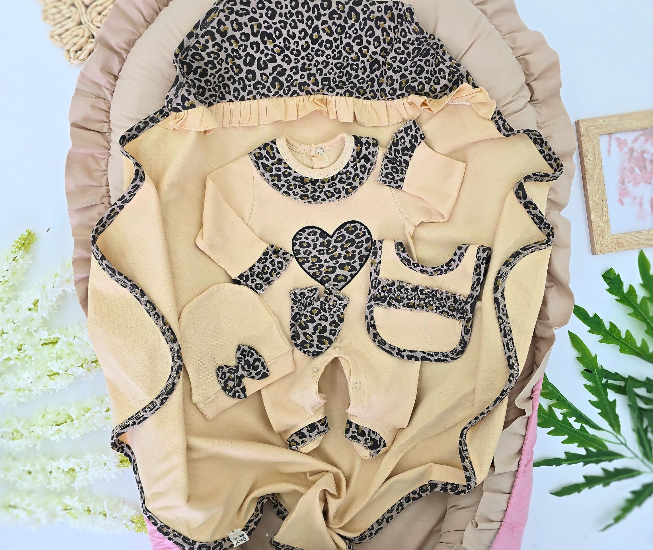 Petodelni set za izlazak iz bolnice sa leopard detaljima