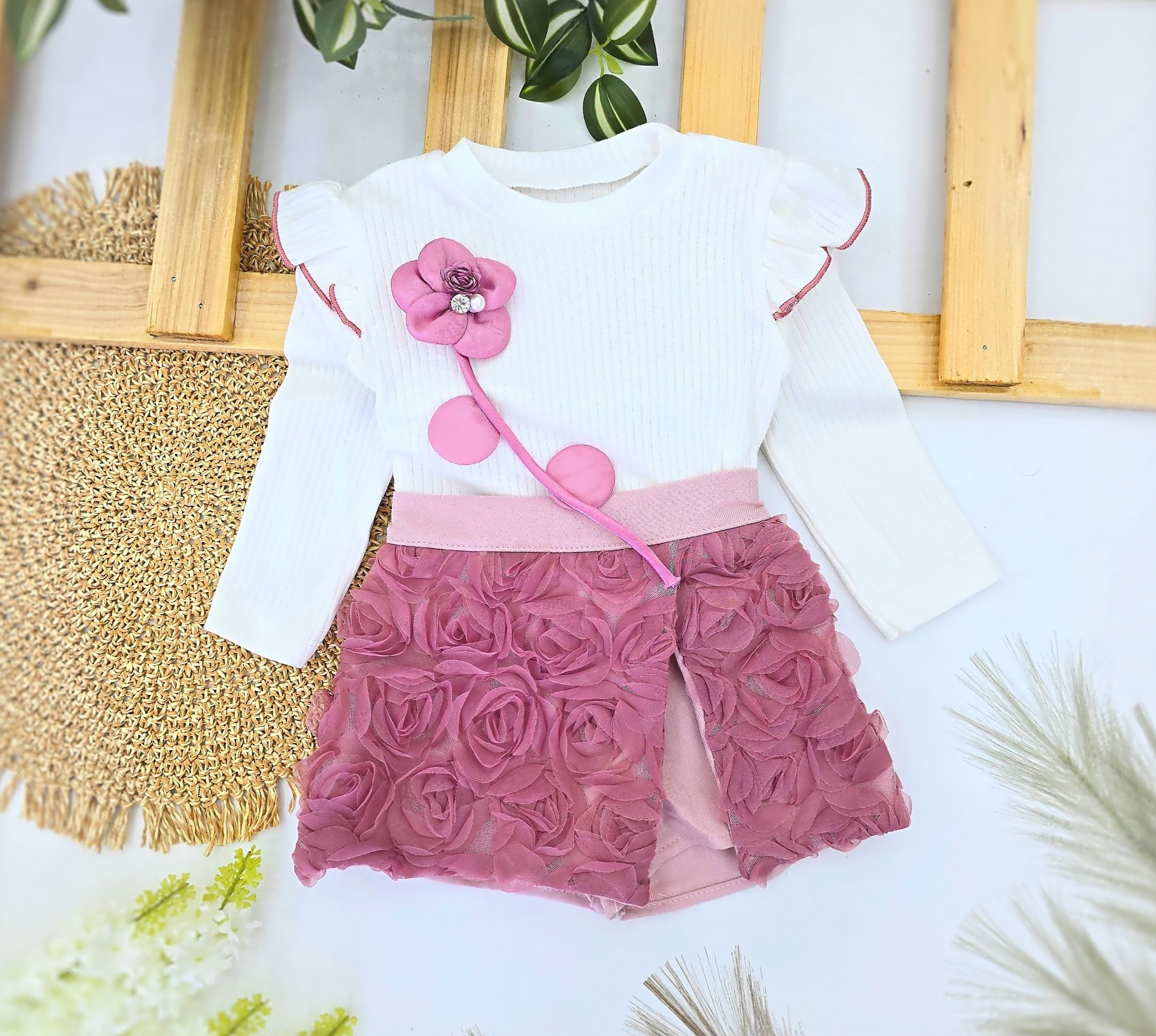 Elegantni komplet za devojčice – bluza i šorts suknjica sa 3D ružama