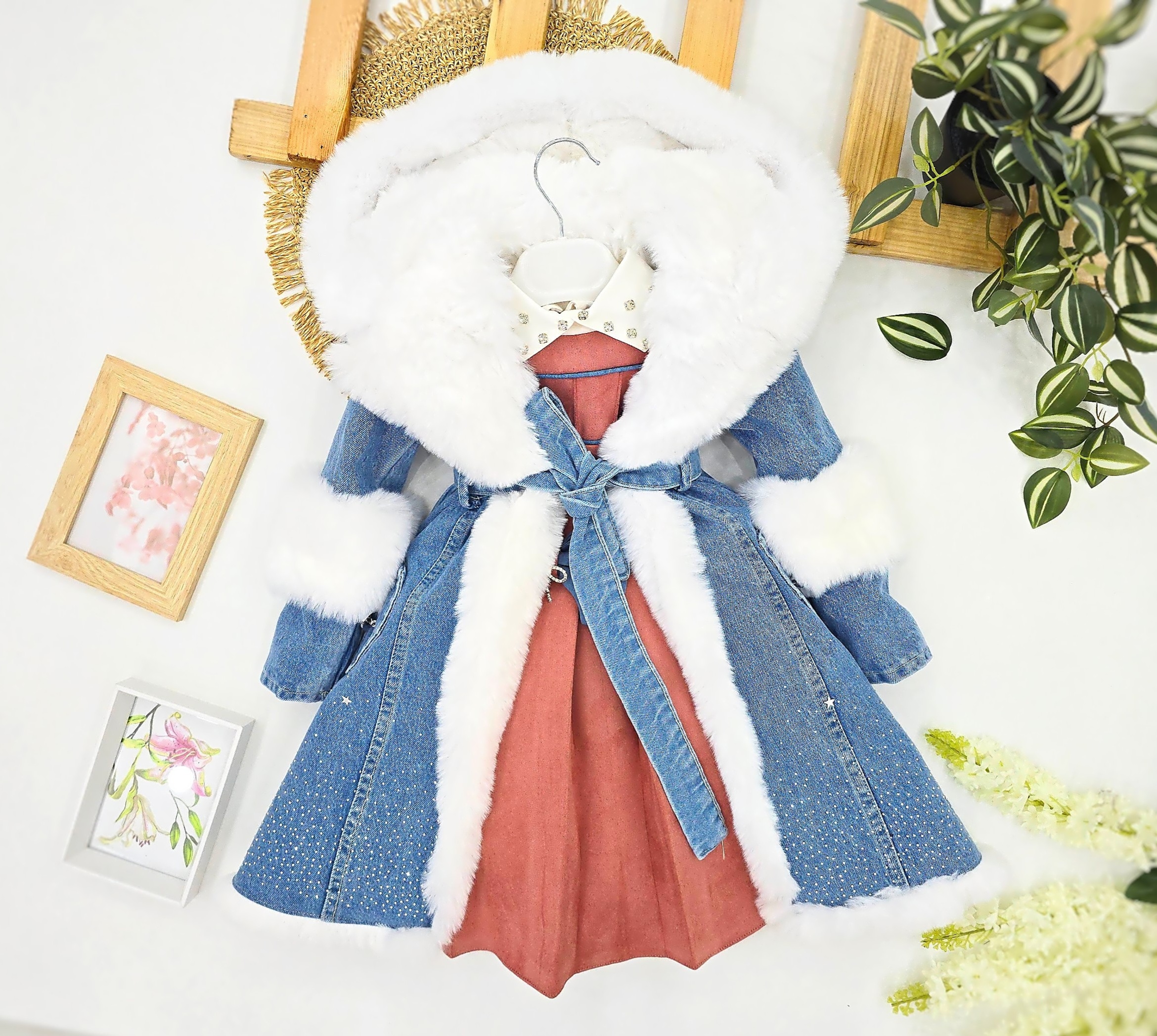 Komplet za devojčice – teksas kaput sa krznom i svečana velur haljinica