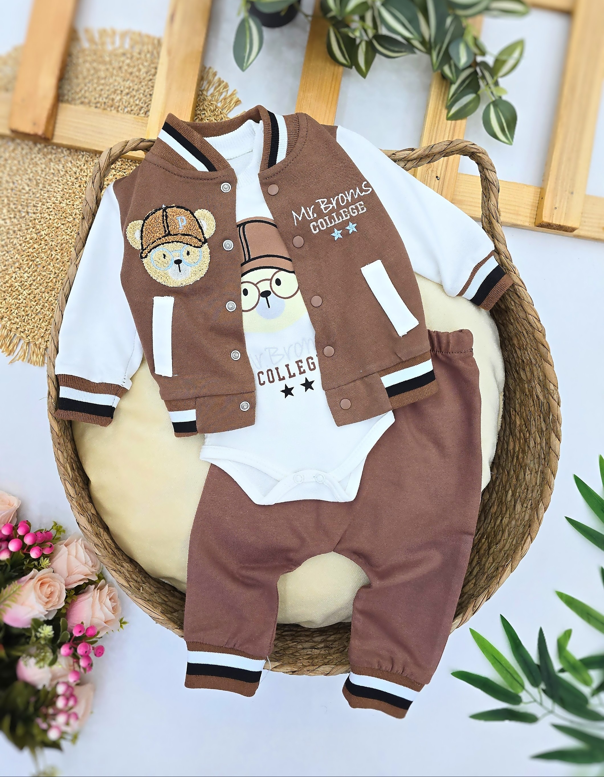 Braon set sa medom za bebe – duks koledžica, bodi i pantalone