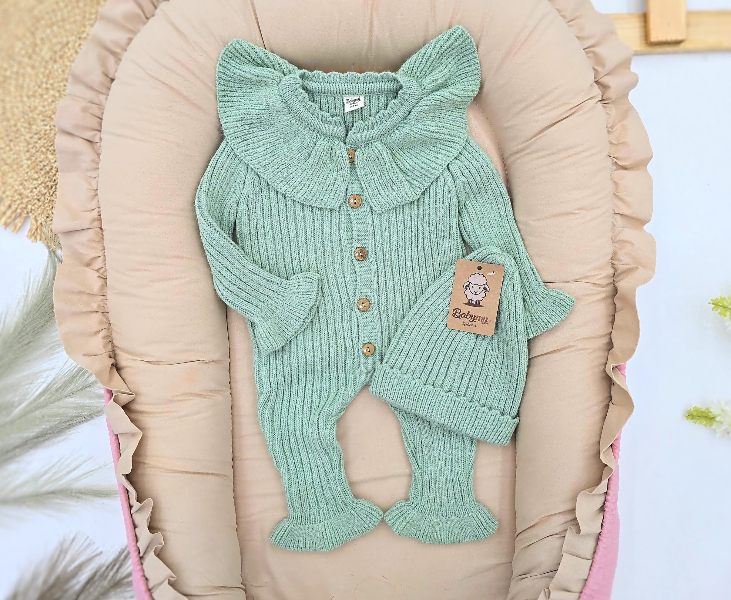 Pleteni set za bebe devojčice: kombinezon i kapica – maslinasto