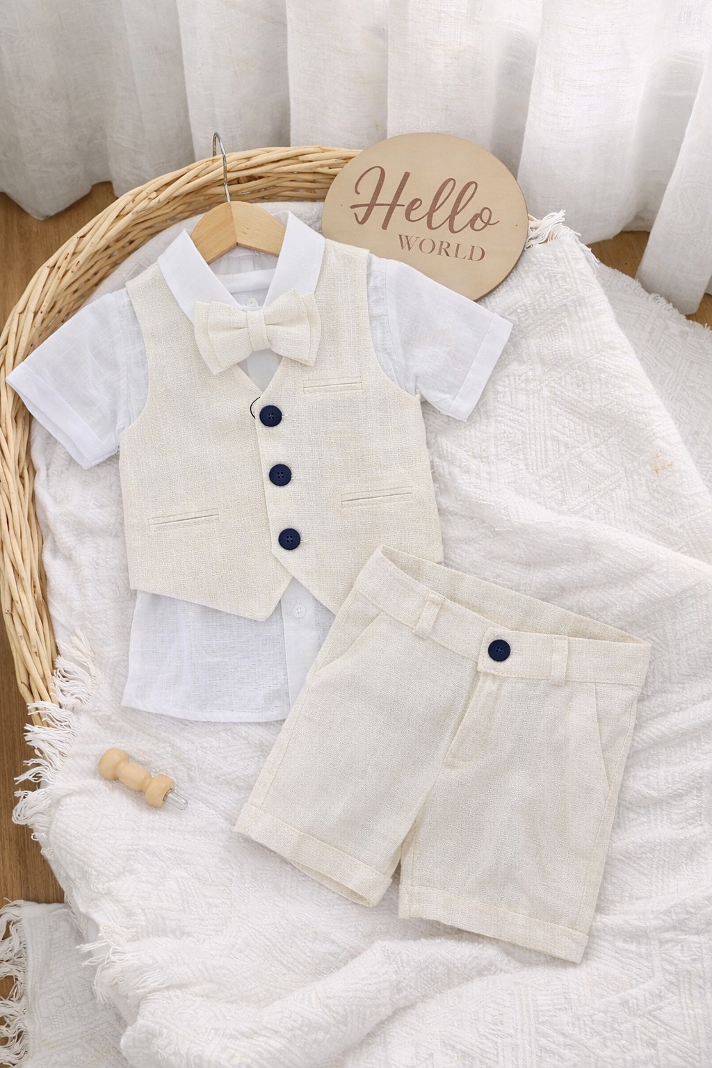 Svečano letnje odelo za bebe i dečake – košulja, prsluk, šorts i leptir mašna