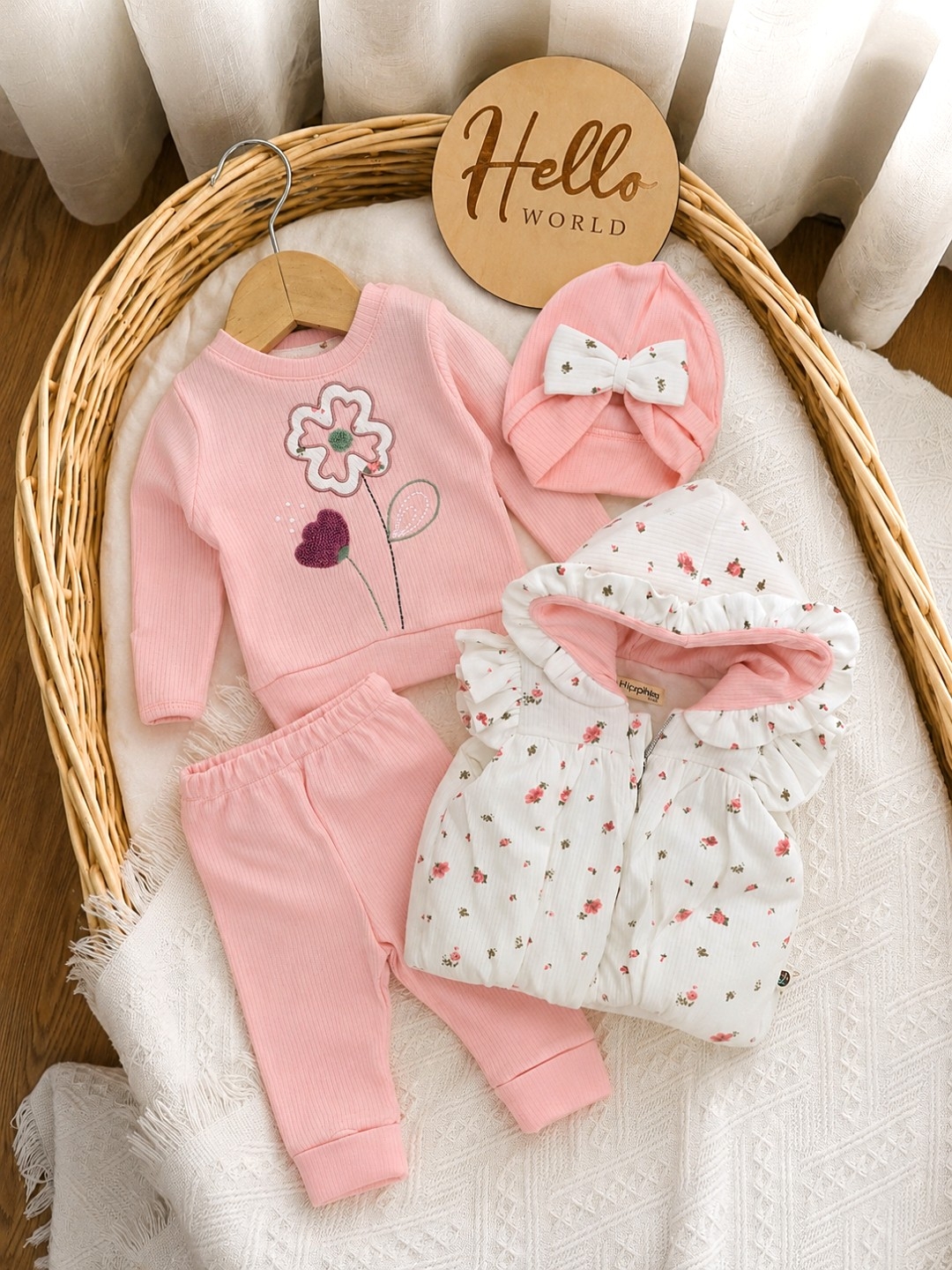 Cvetni set za bebe devojčice – prsluk, bluza, pantalonice i turban