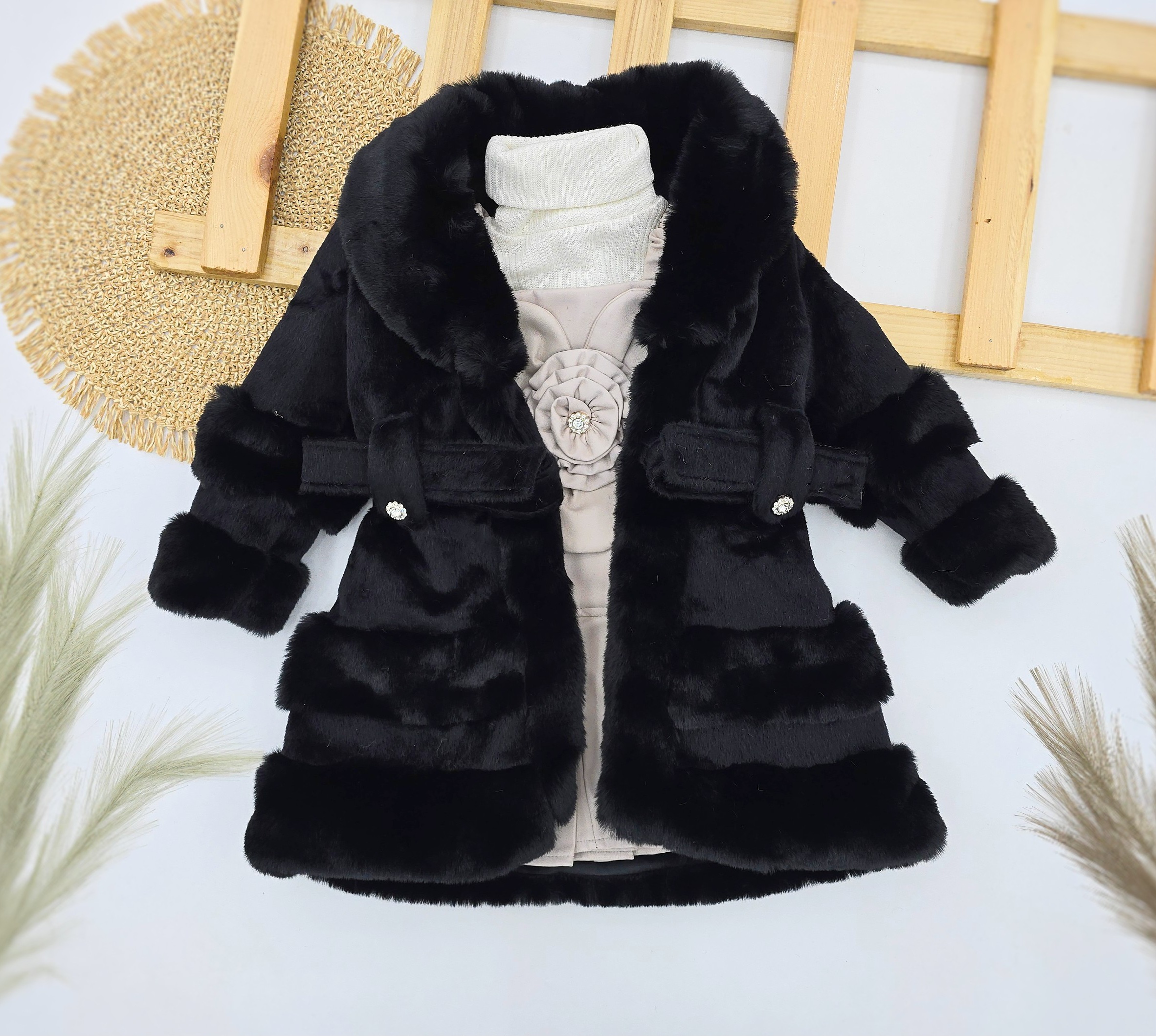 Set za devojčice – crni kaput sa krznom, haljina od eko kože i bela rolka