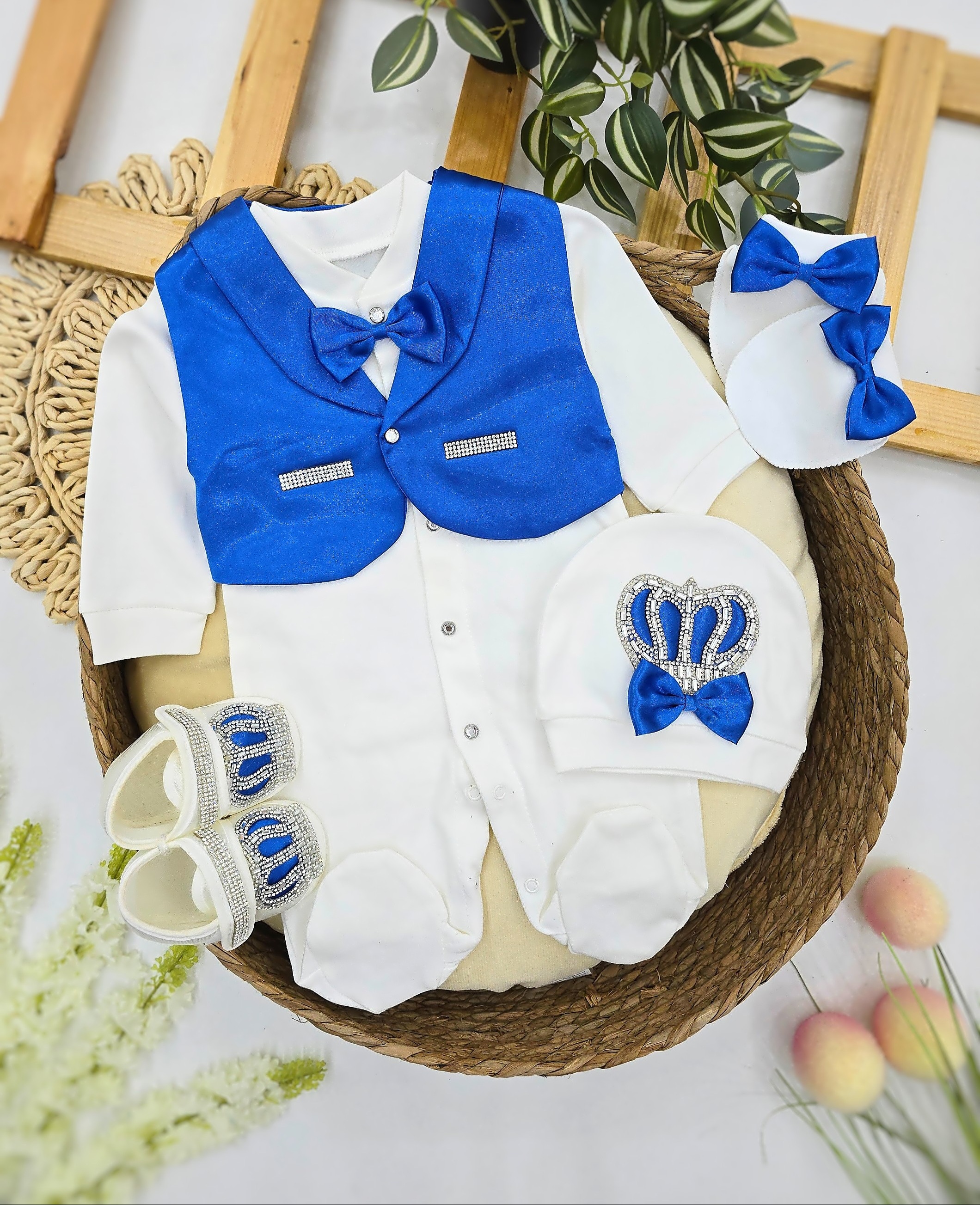 Elegantni set za novorođenče – kraljevsko plava boja, kombinezon, prsluk, cipelice, kapica i rukavice