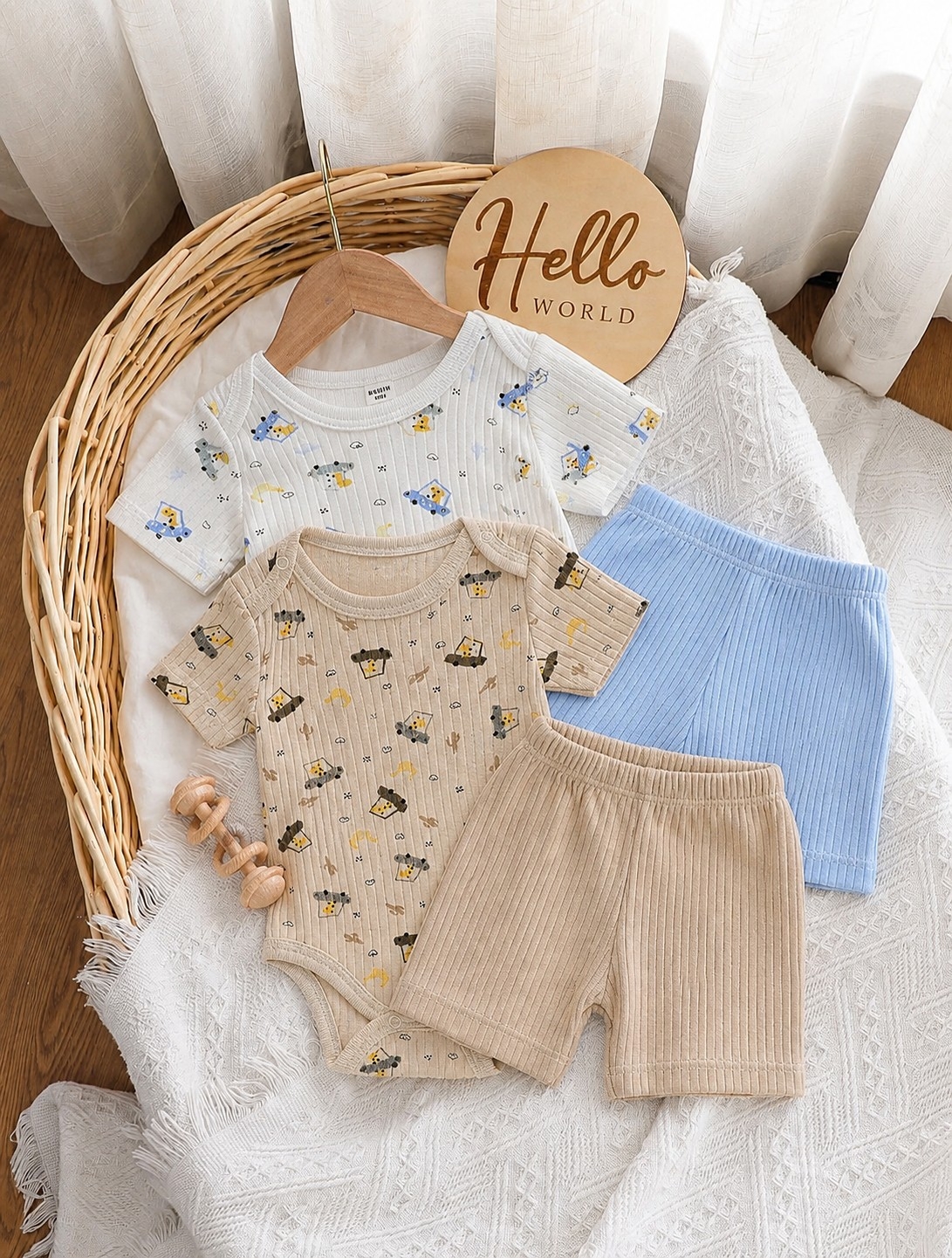 Četvorodelni set za bebe dečake – 2 bodija i 2 šortsa