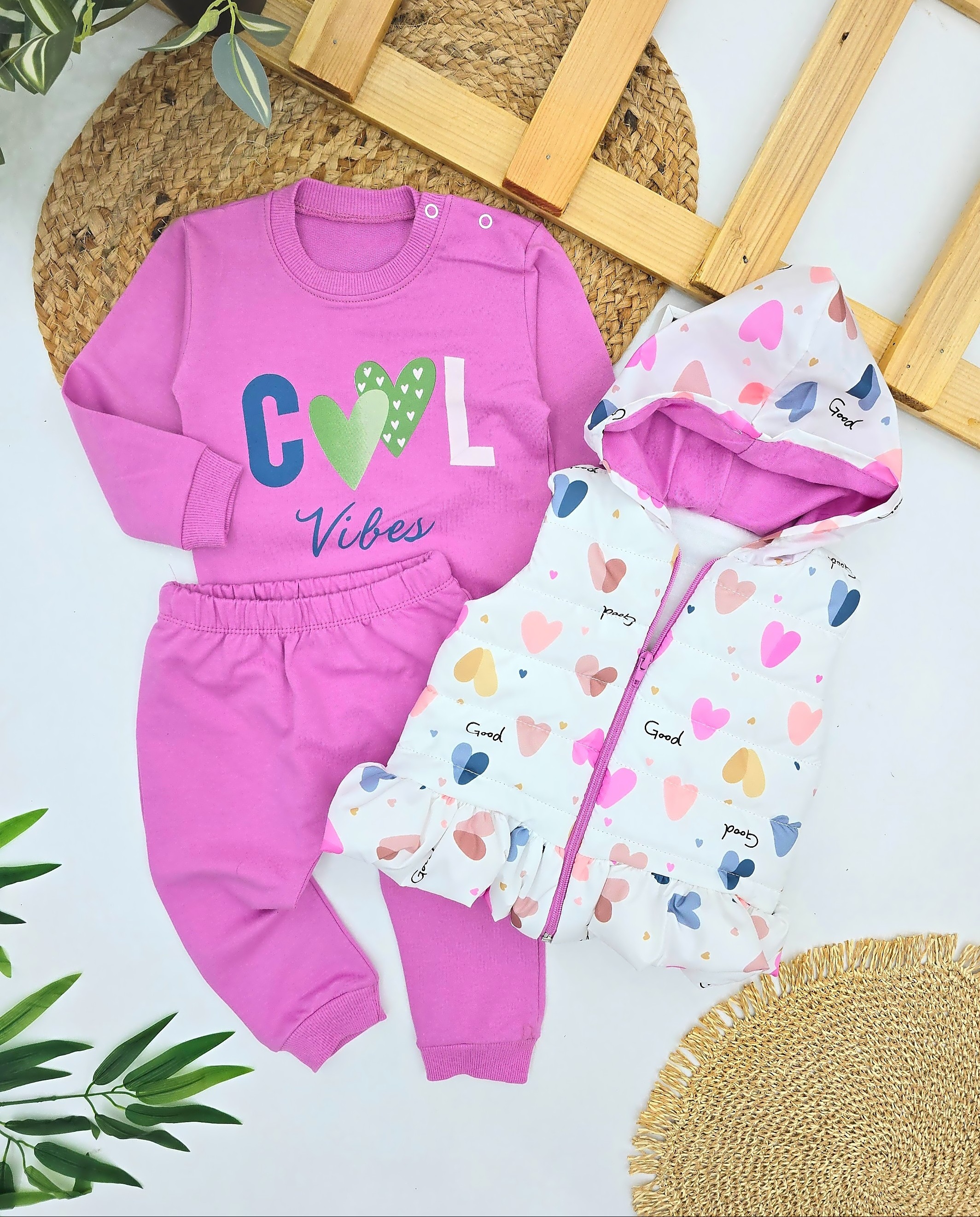 Komplet za devojčice sa prslukom - srce dezen