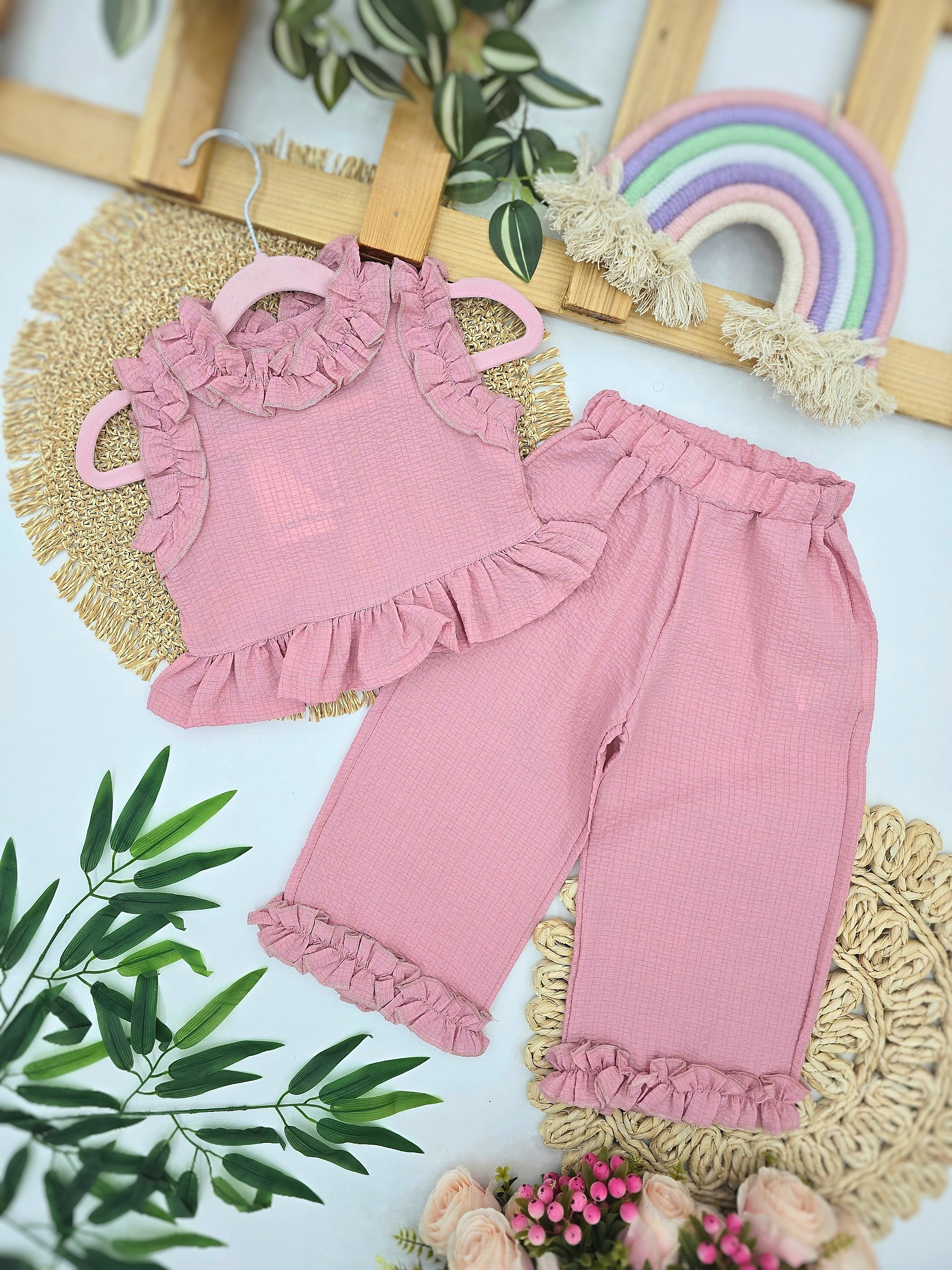 Elegantni set sa karnerima za devojčice – top i pantalone