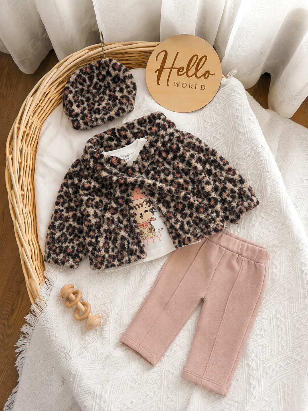 Elegantni komplet sa bundicom za bebe devojčice – 4 dela