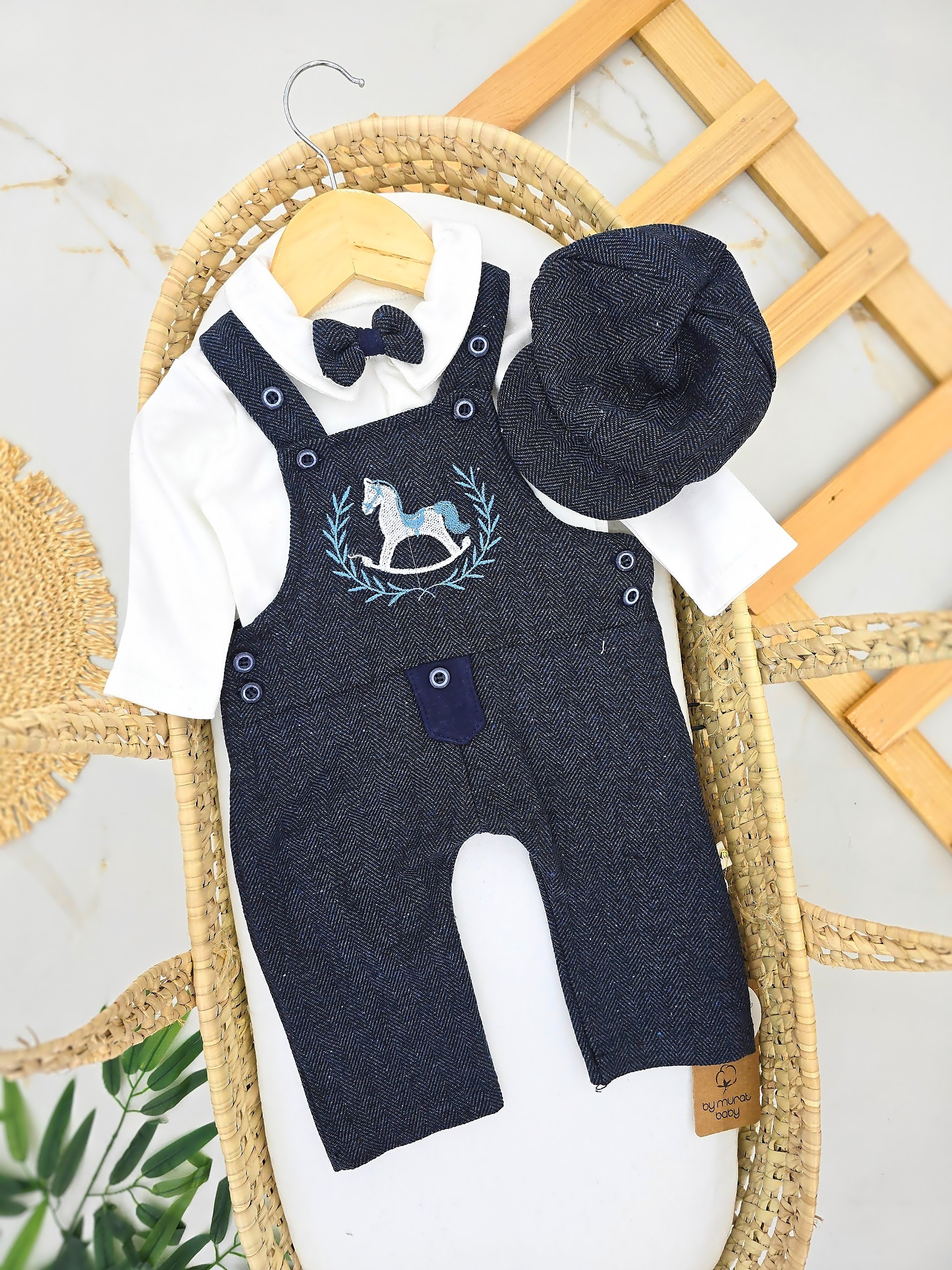 Svečani set za bebe dečake – kombinezon, košulja, leptir mašna i beretka