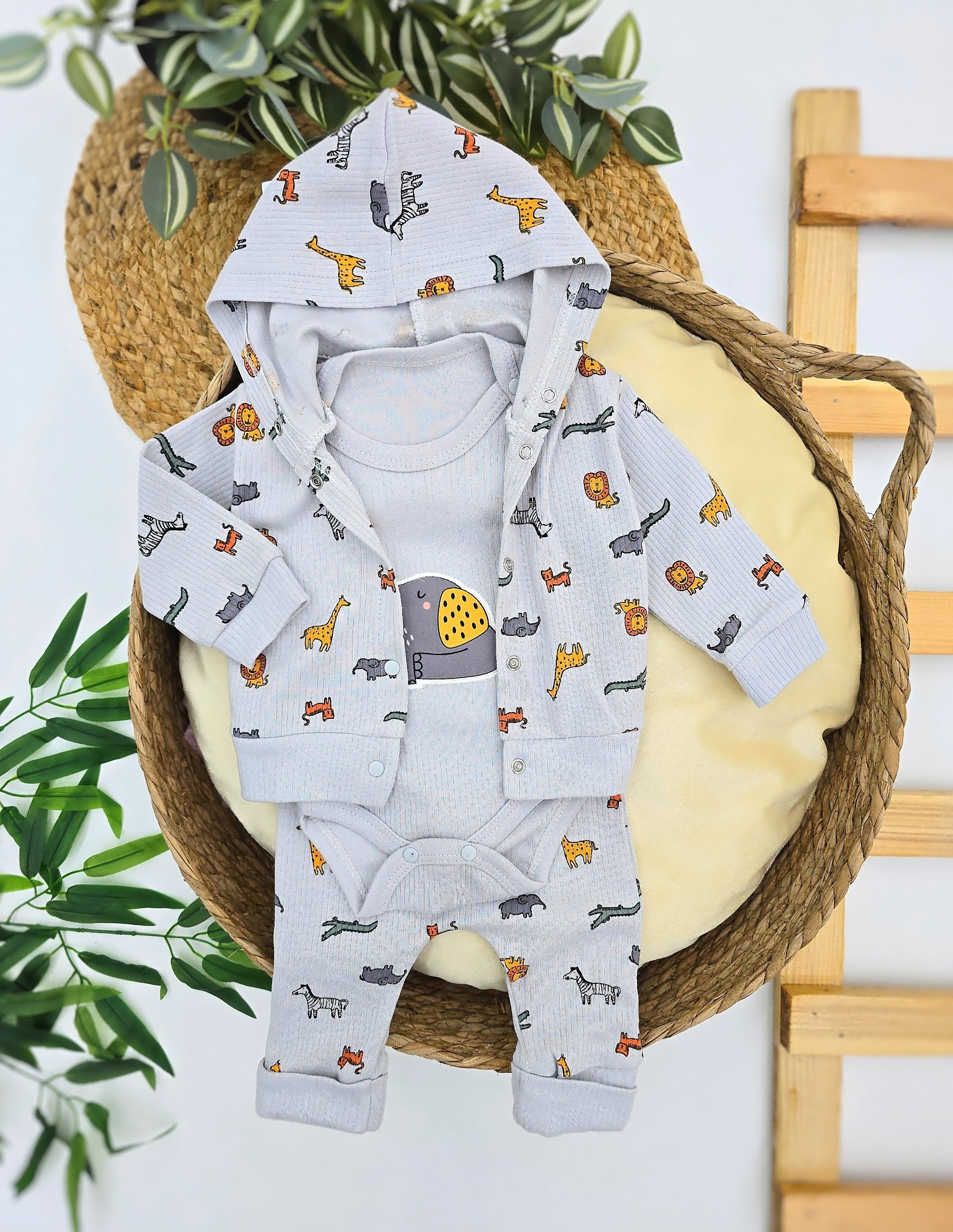 Bebi set sa životinjicama – sivi duks sa kapuljačom, bodi i donji deo