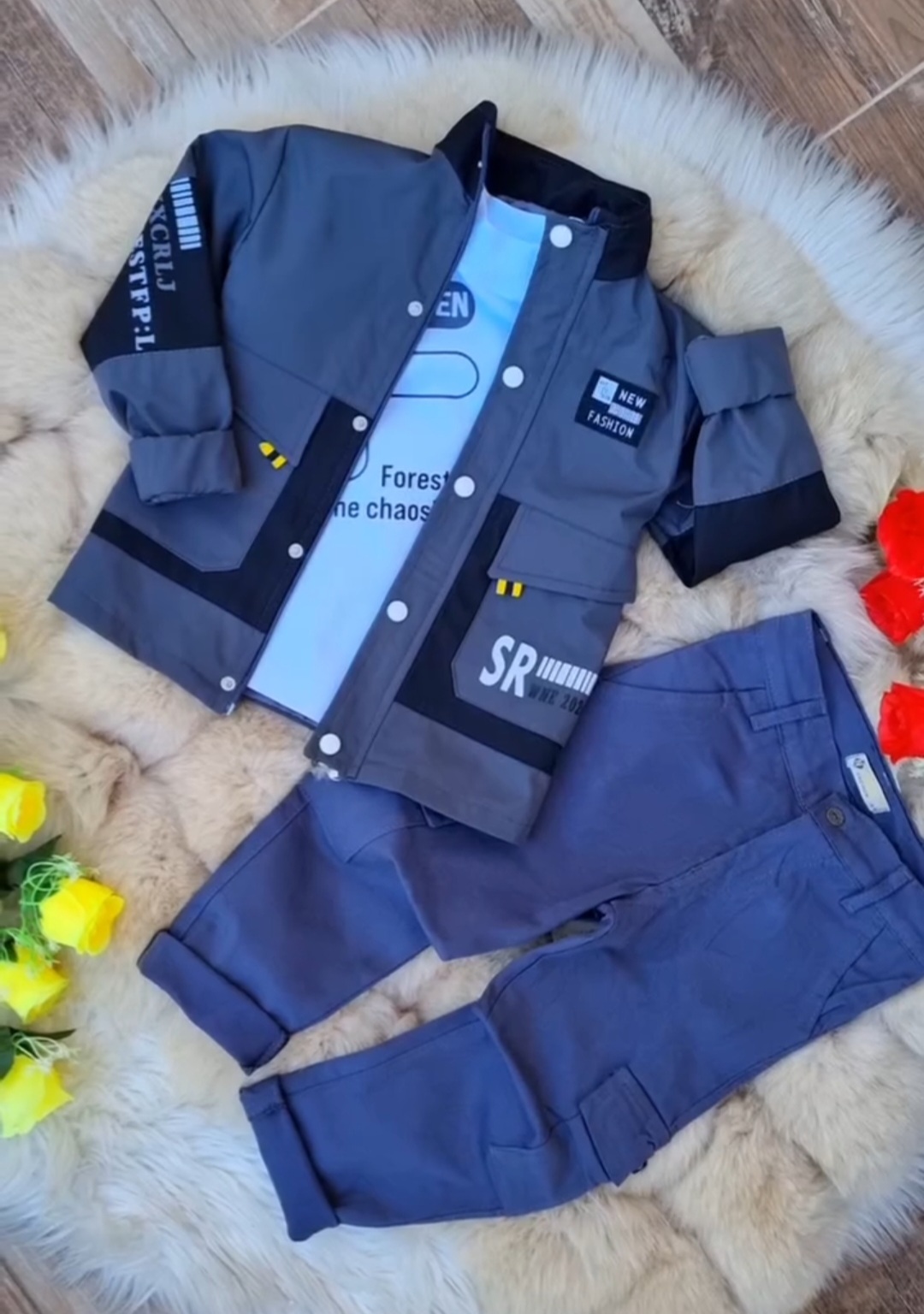 Trodeleni komplet za dečake – pantalone, bluza i jesenja jakna