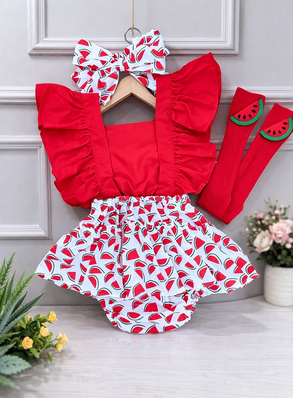 Crveno-beli set sa lubenicama – romper, traka i dokolenice