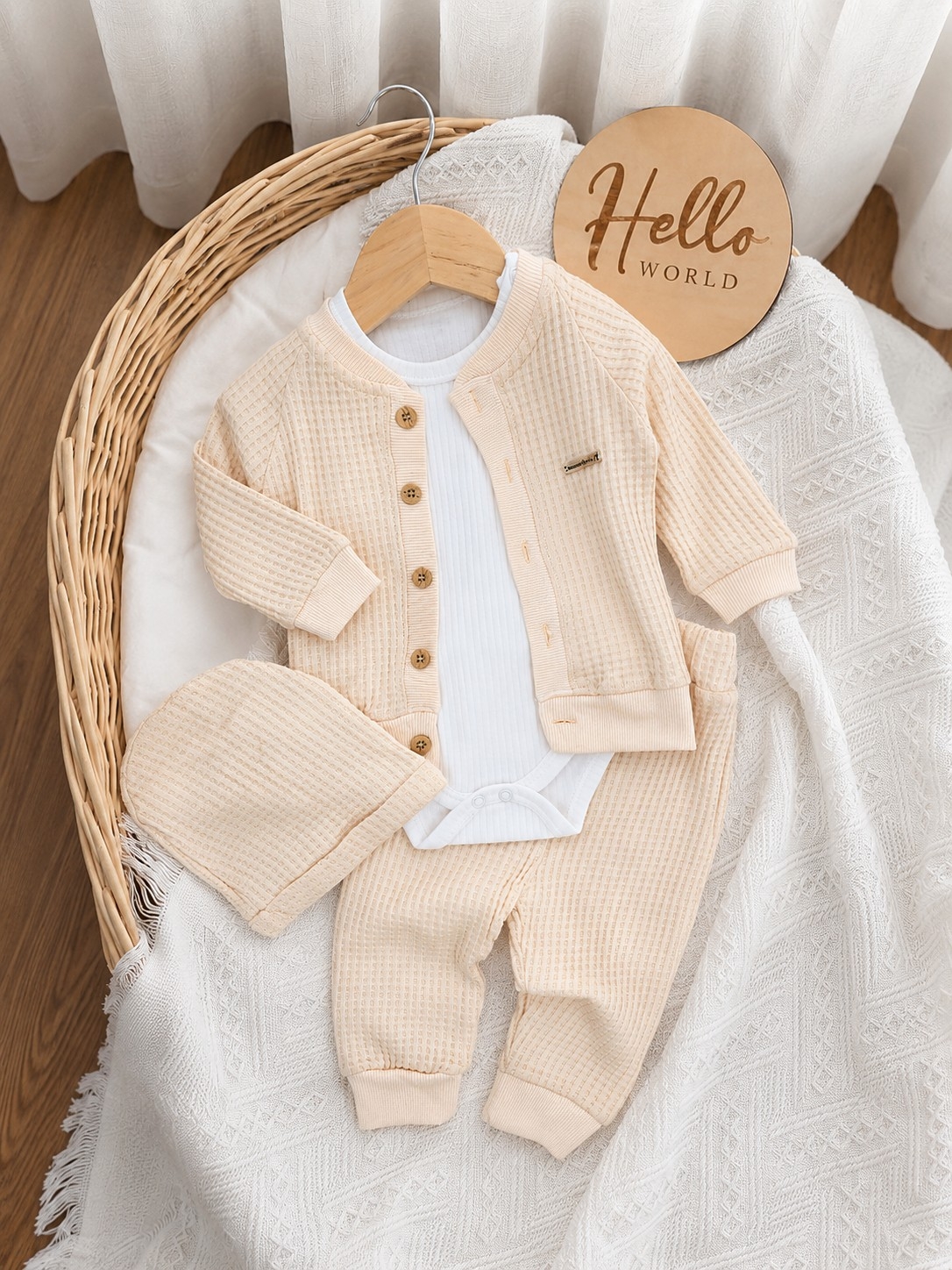 Četvorodelni set za bebe dečake – duks, bodi, pantalonice i kapa