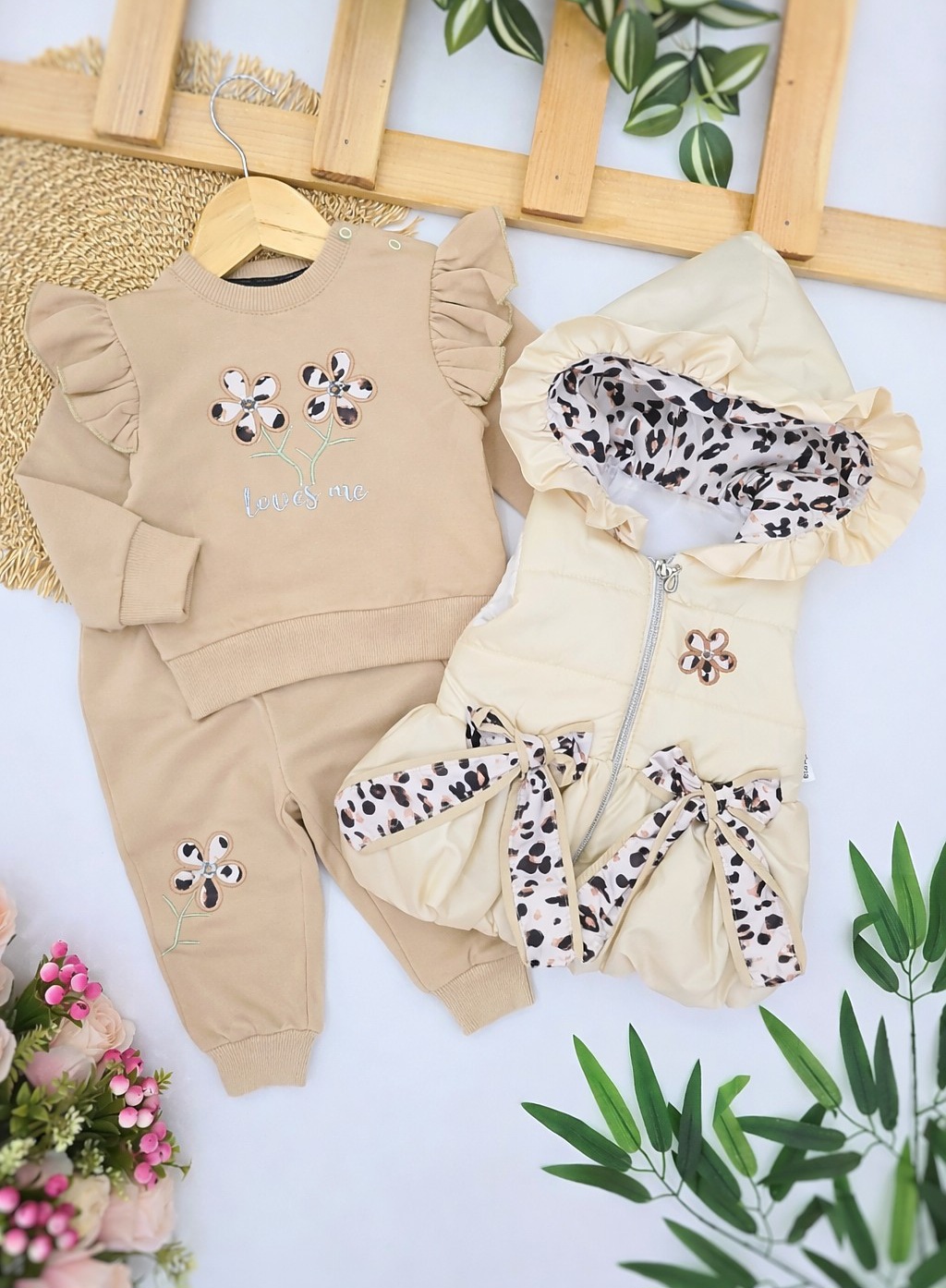 Trodelni set za devojčice sa prslukom – bež nijansa sa leopard detaljima