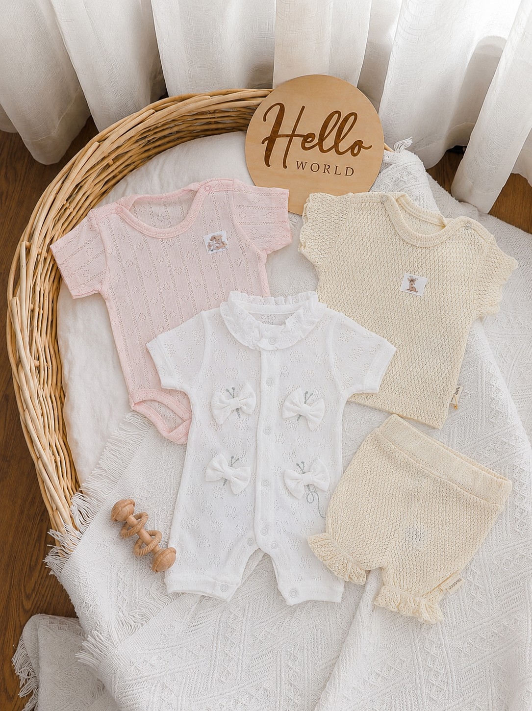 Četvorodelni letnji set za bebe devojčice – bodi, kombinezon, majica i šorts