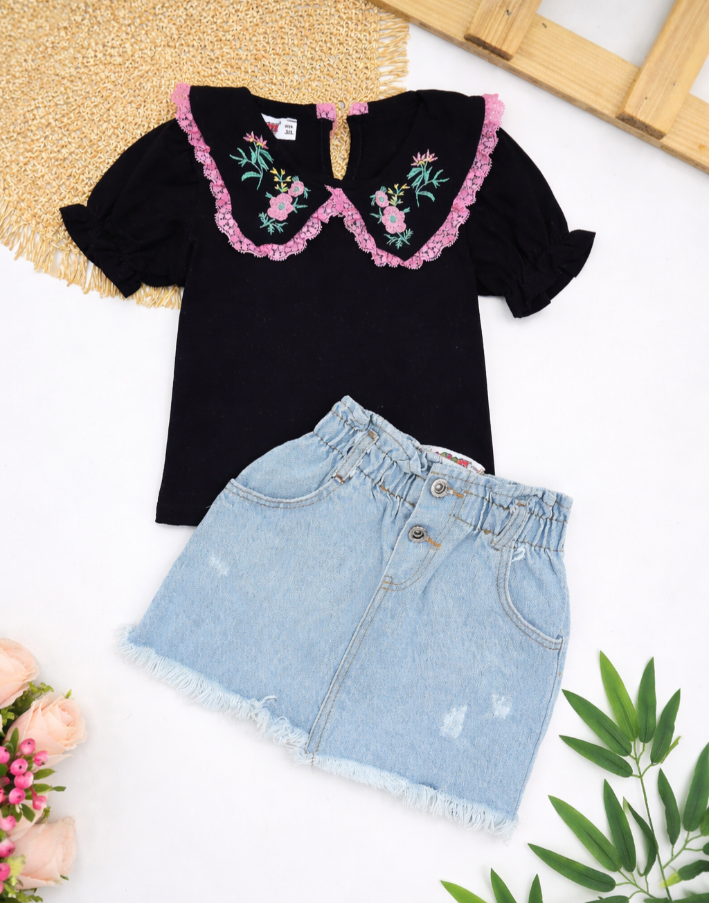 Komplet za devojčice – Teksas suknja i crna košulja sa kragnom i ukrasima