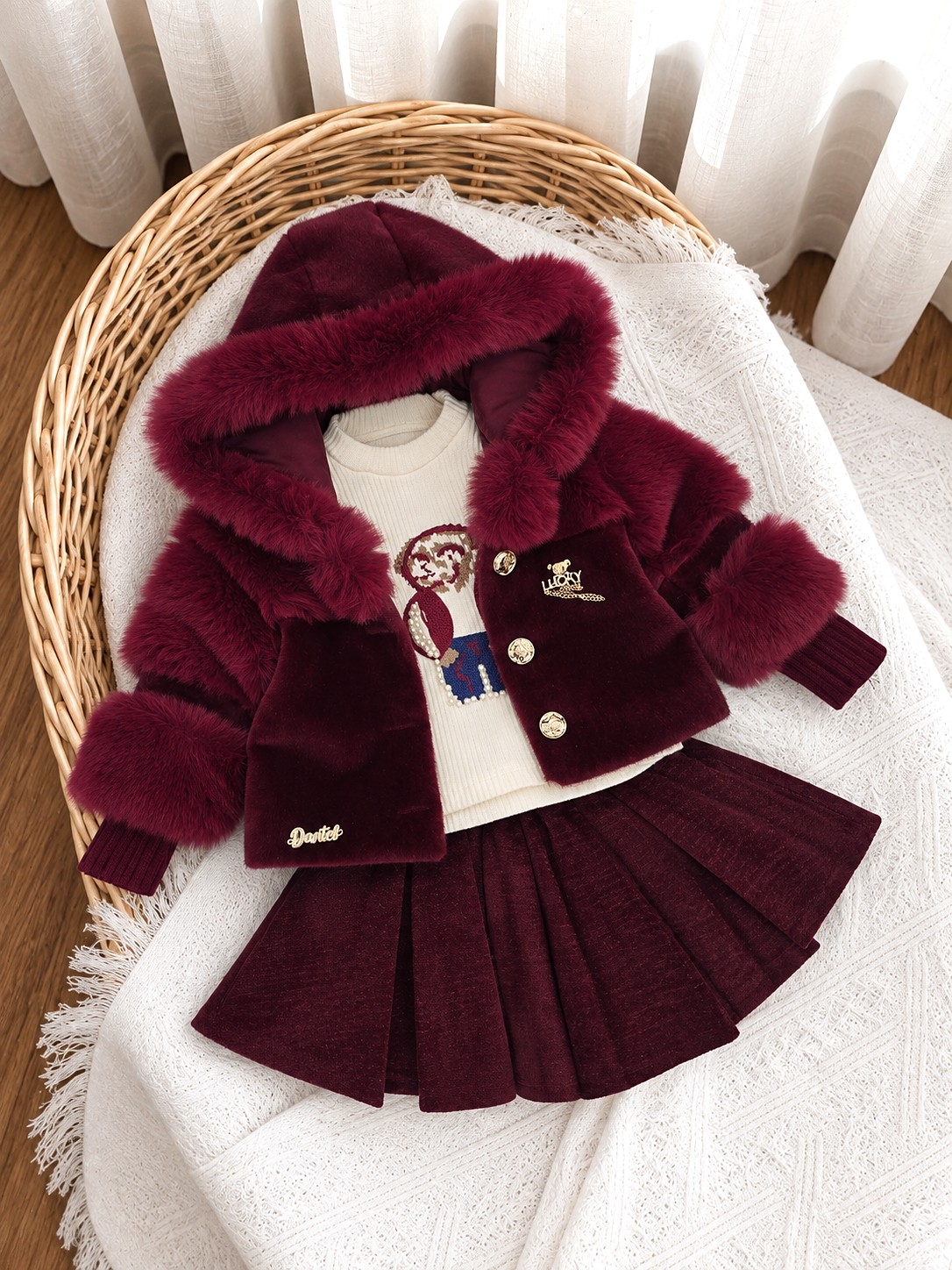 Luksuzni set za devojčice – bundica sa krznom, bluza i suknjica (bordo)