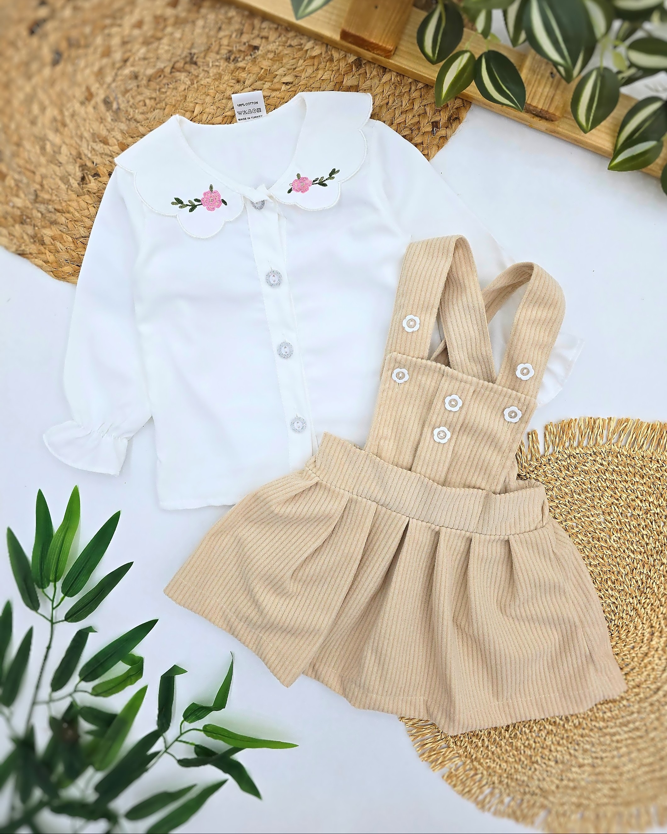 Bež haljinica sa belom košuljicom za devojčice