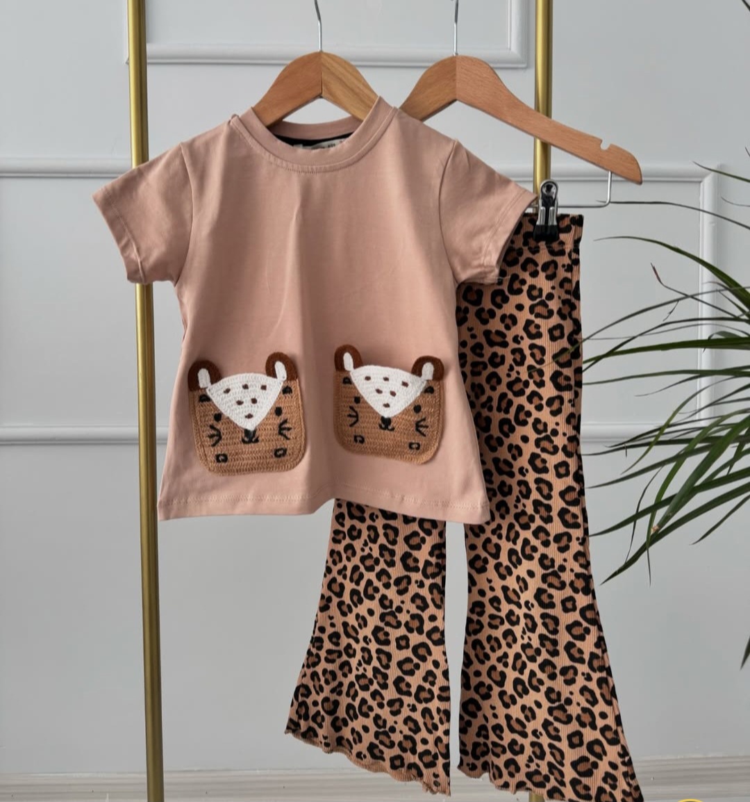 Komplet za devojčice – Leopard zvonarice i krem majica sa džepićima
