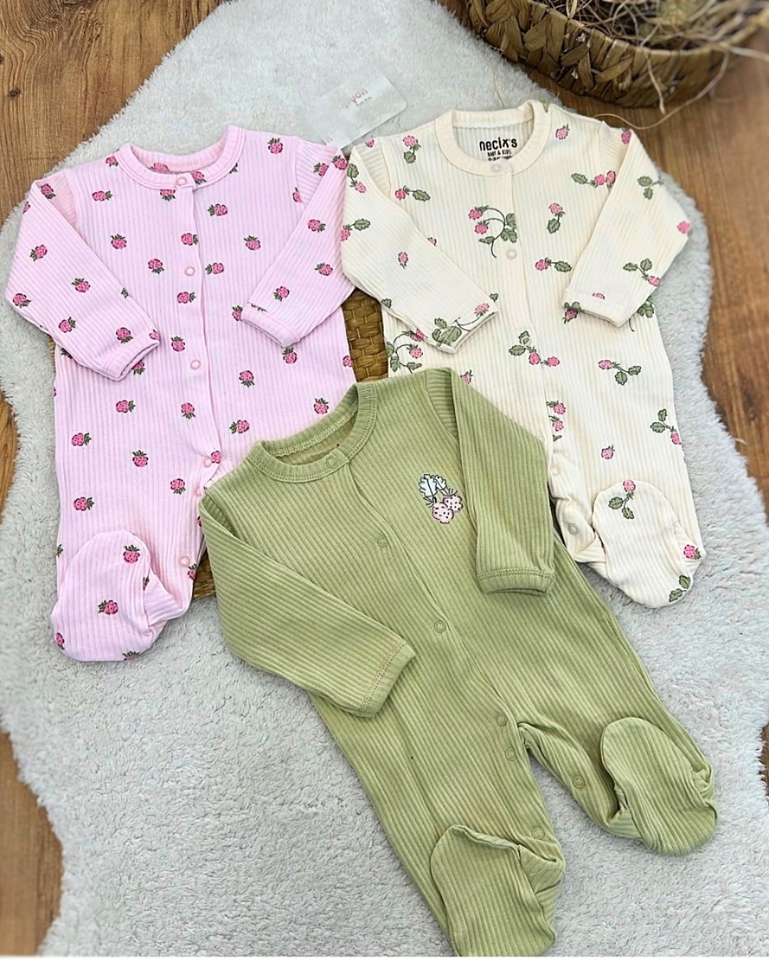 Set tri štrample za bebe – roze, bež i maslinasta sa printom