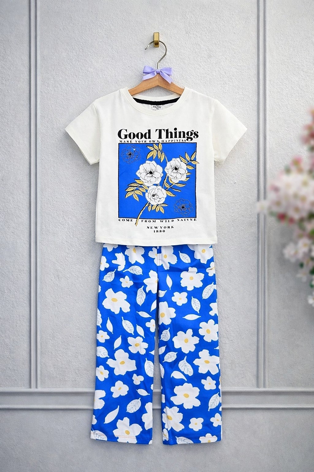Dvodelni komplet za devojčice – majica sa motivom i plave pantalone