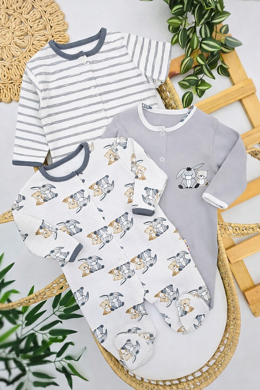 Set tri štramplice za bebe sa motivom mede i magarca – sivo bela kombinacija