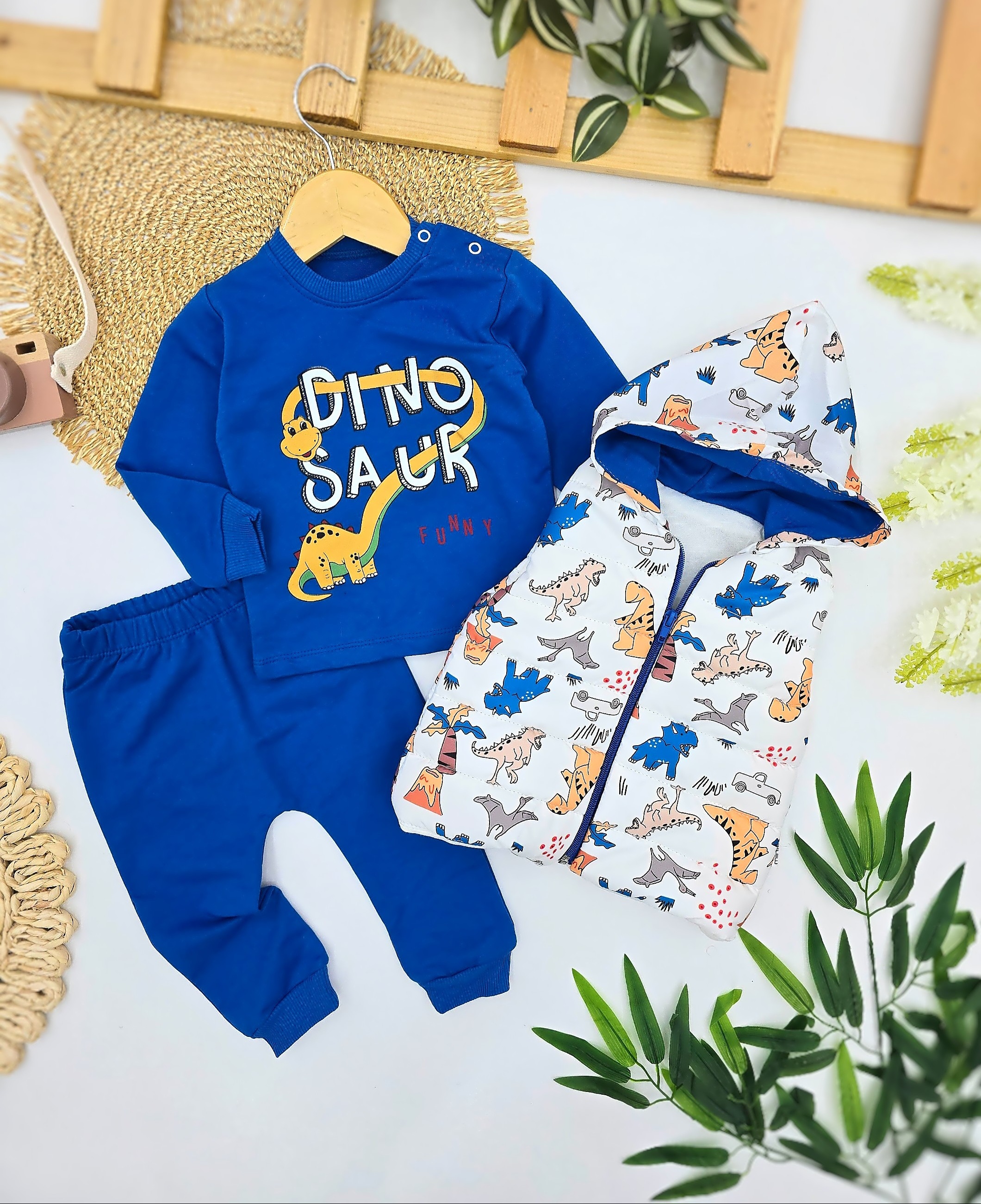 Komplet sa dinosaurusima - trenerka i prsluk