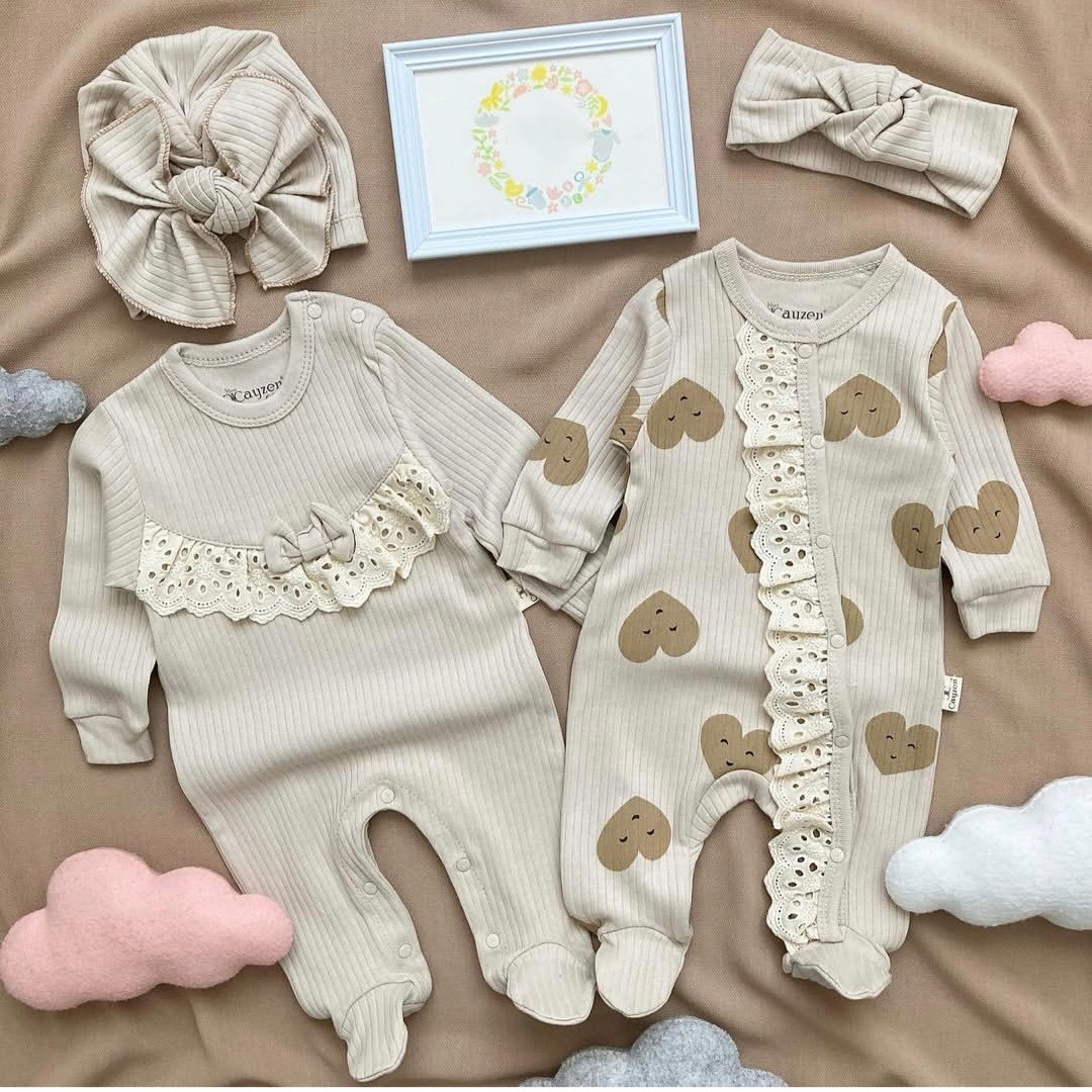 Četvorodelni bež set za bebe sa nežnim srce dezenom