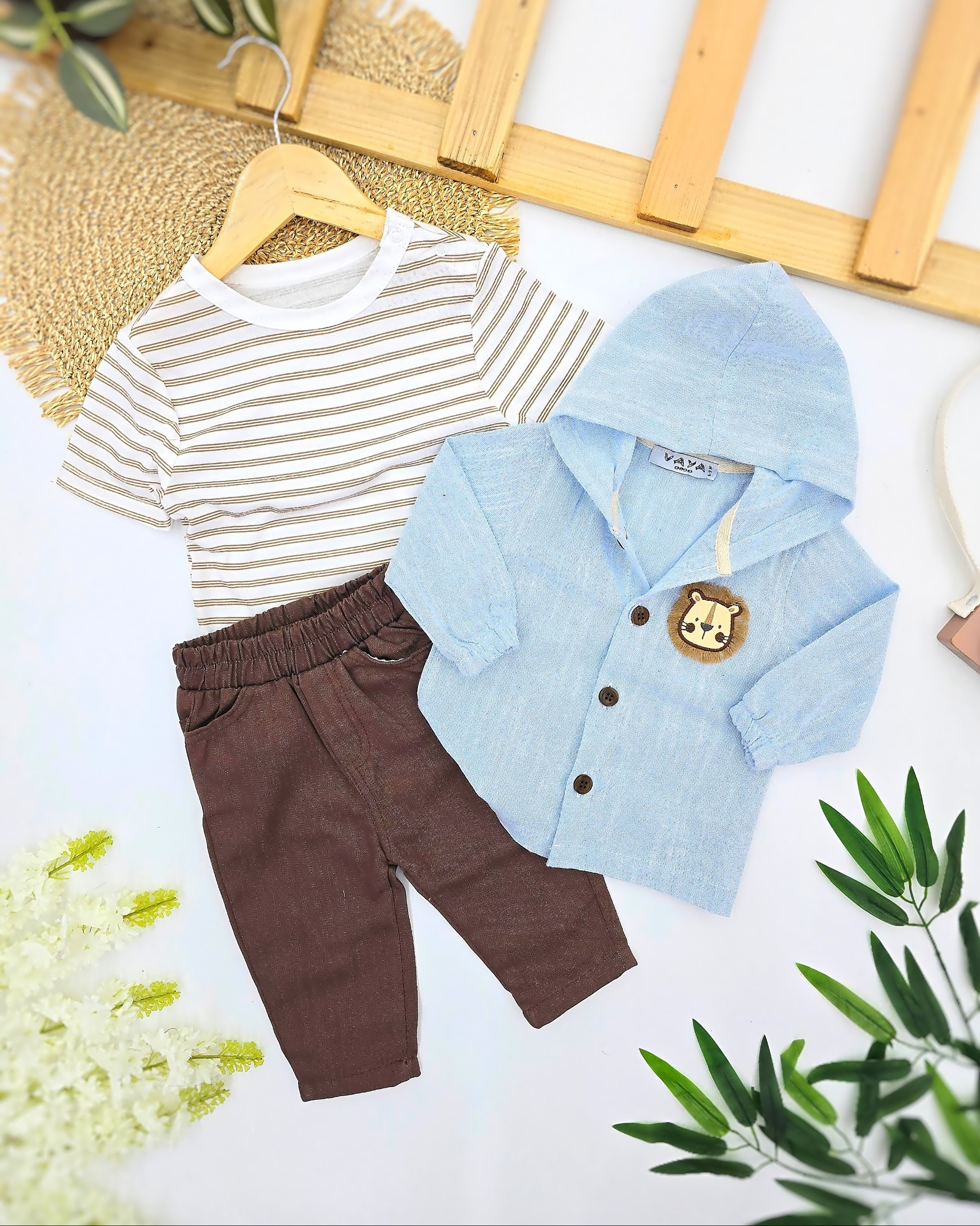 Set za bebe dečake sa motivom lavića – košulja, majica i pantalone