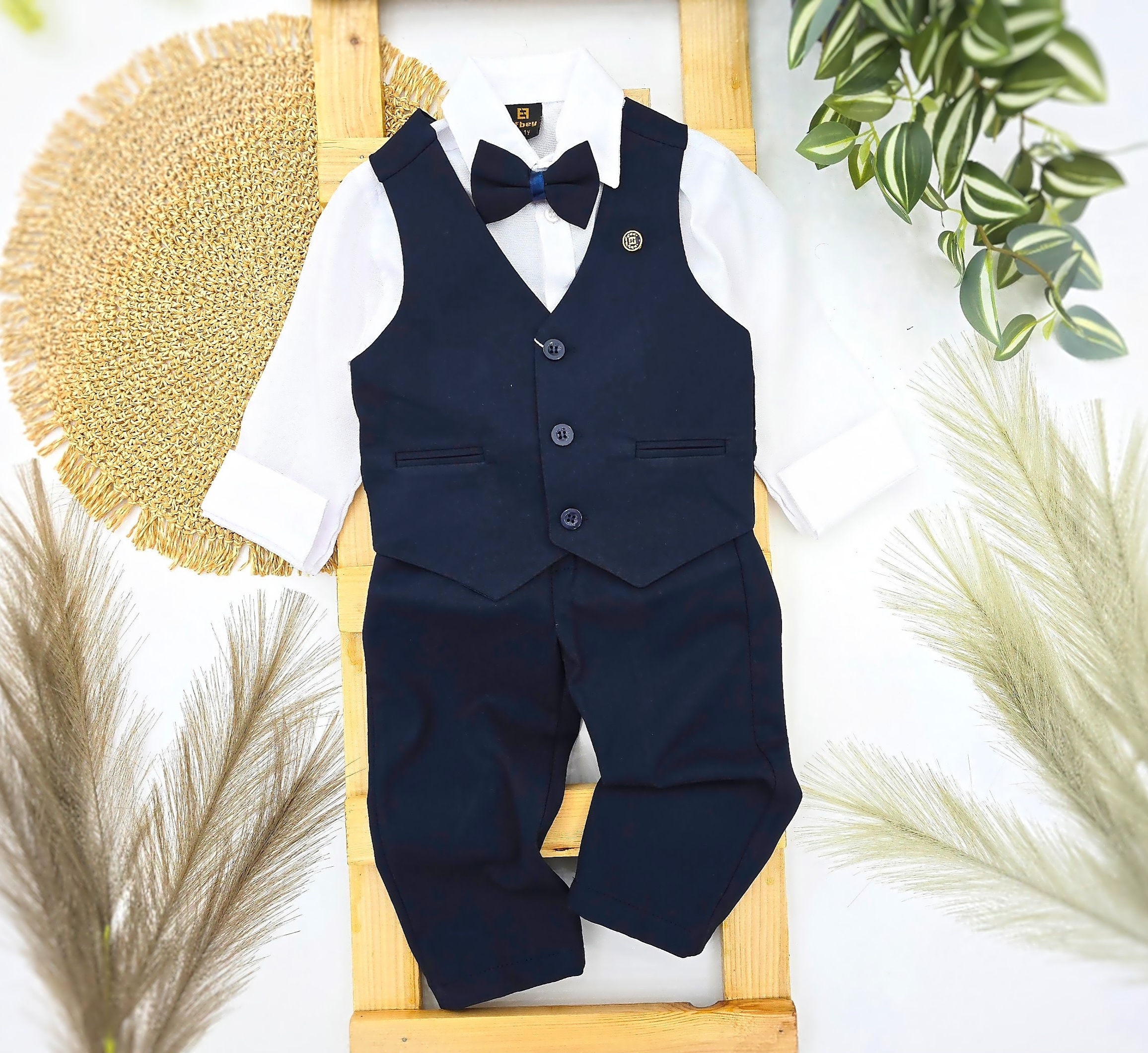 Teget svečano odelo za dečake – košulja, prsluk, leptir mašna i pantalone