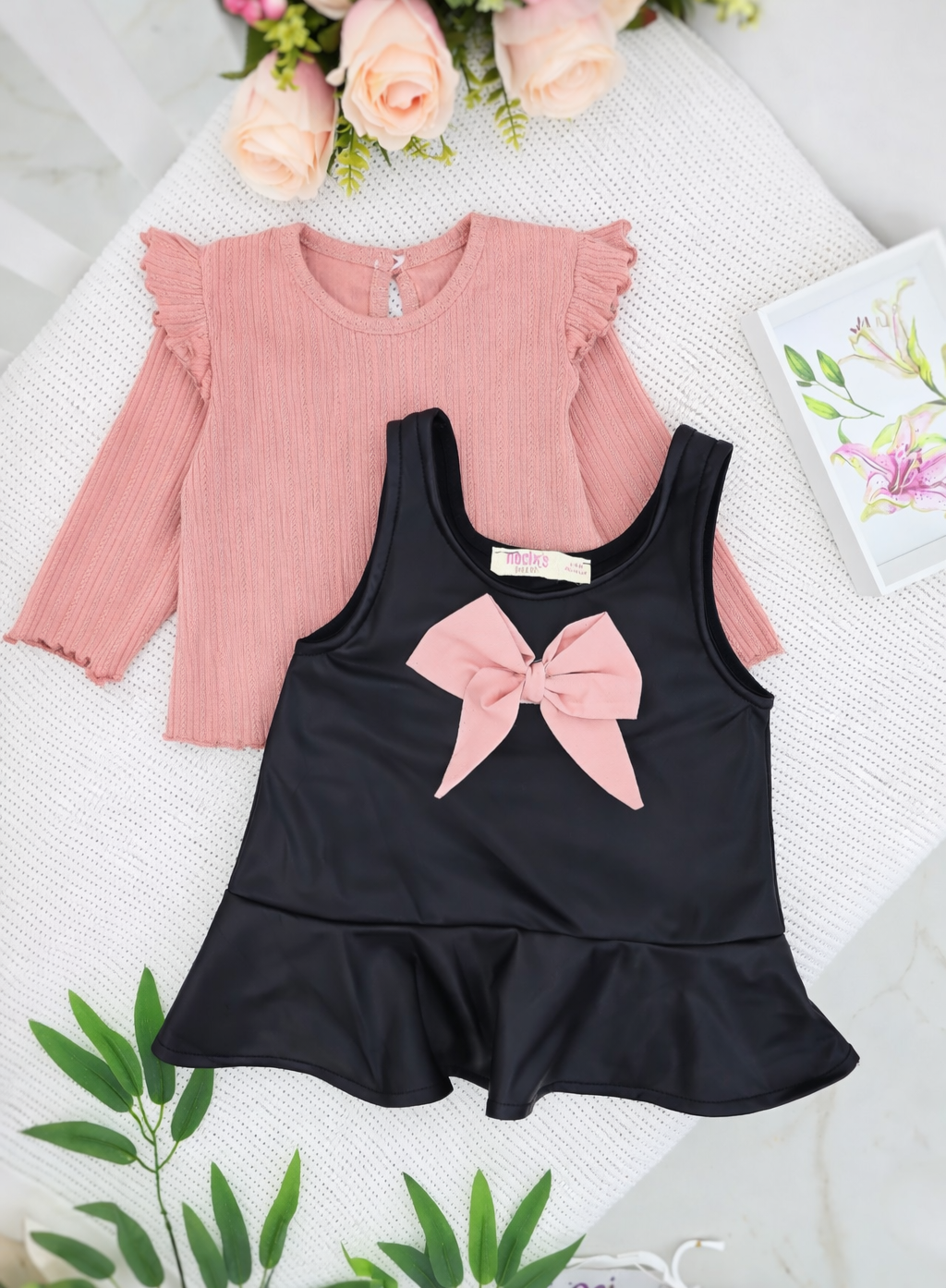 Roze bluzica i crna haljinica od eko kože za bebe devojčice