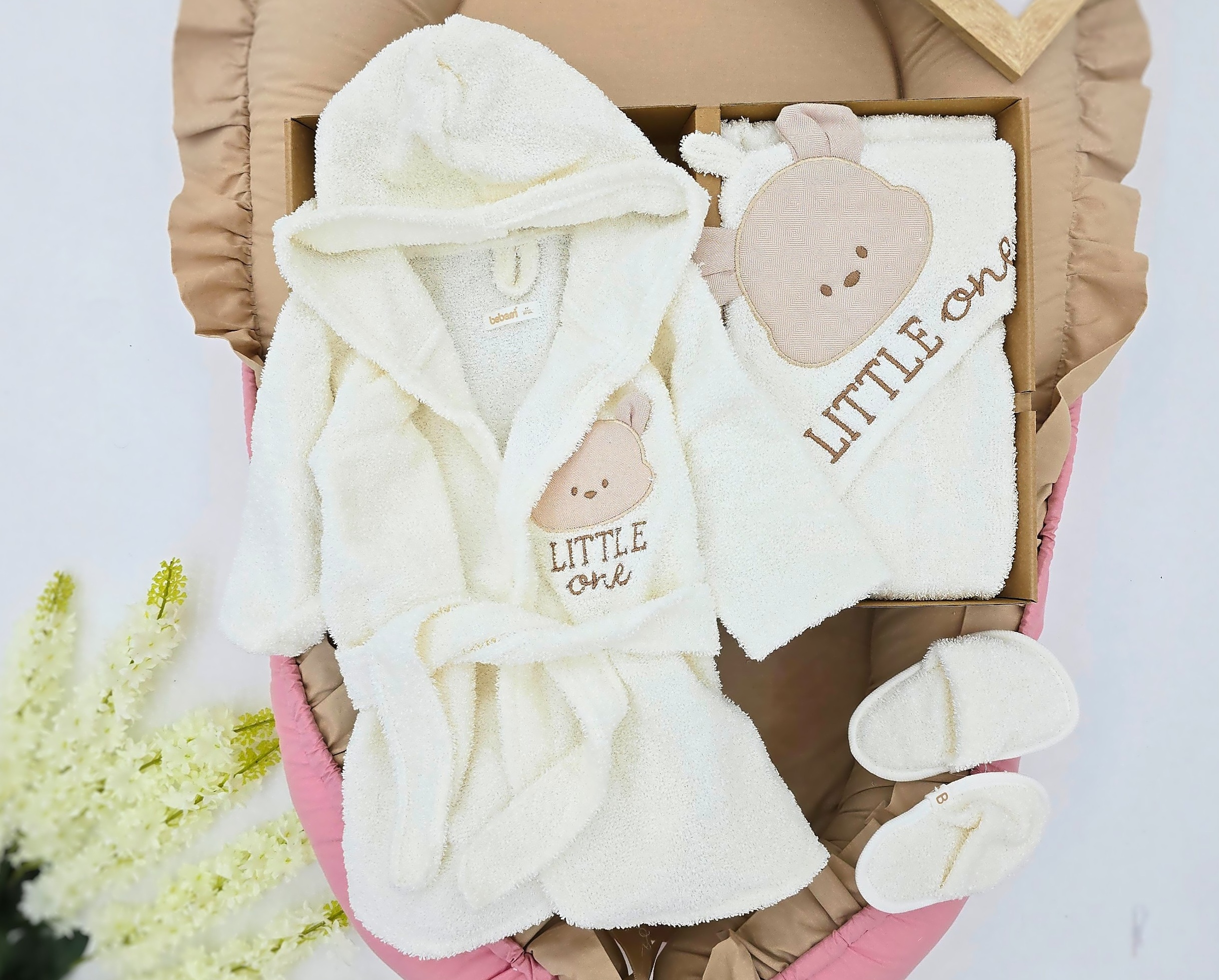 Set za kupanje bebe u kutiji – bademantil, peškir i papuče Little One