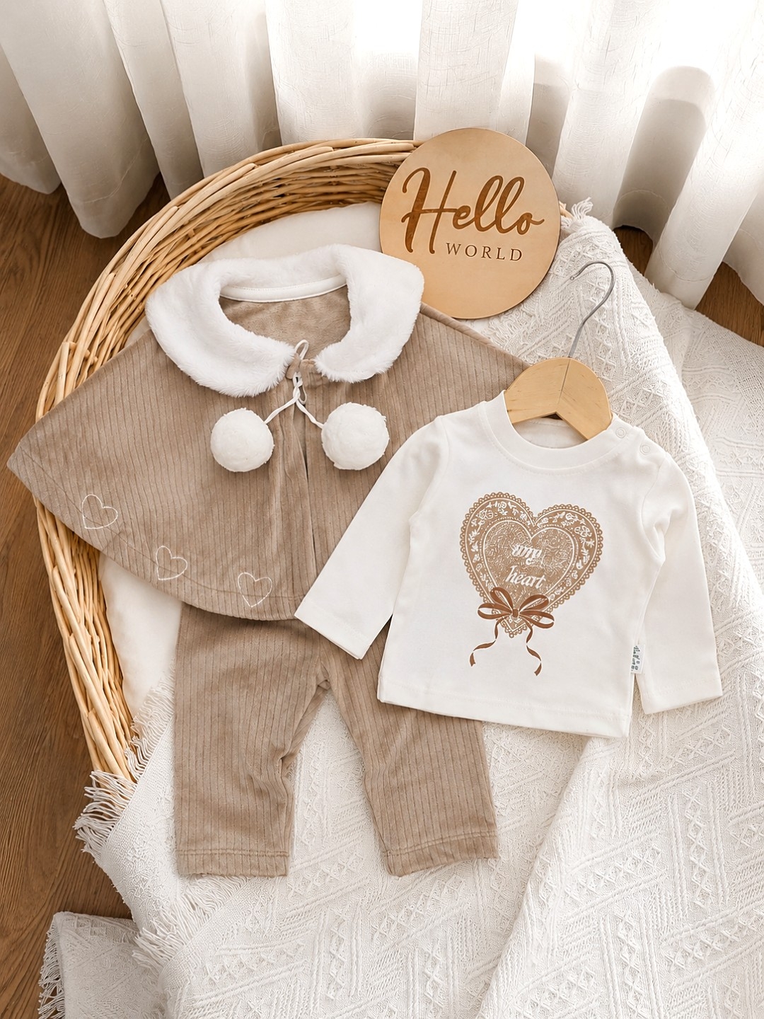 Jesenji somot set za bebe devojčice- pončo, bluza, pantalone (bež)