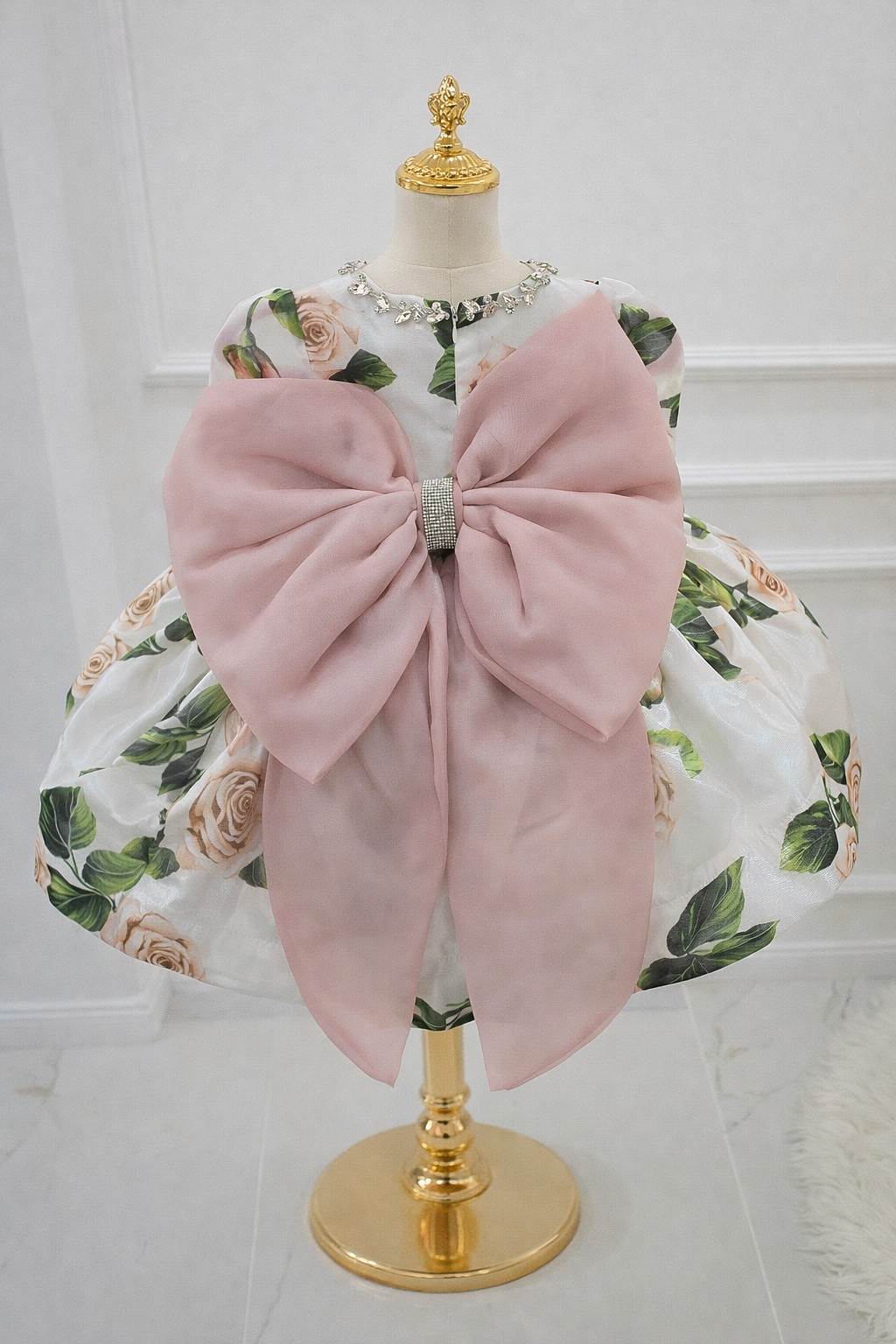 Luksuzna haljina za devojčice sa ružama i velikom mašnom – bela/puder roze