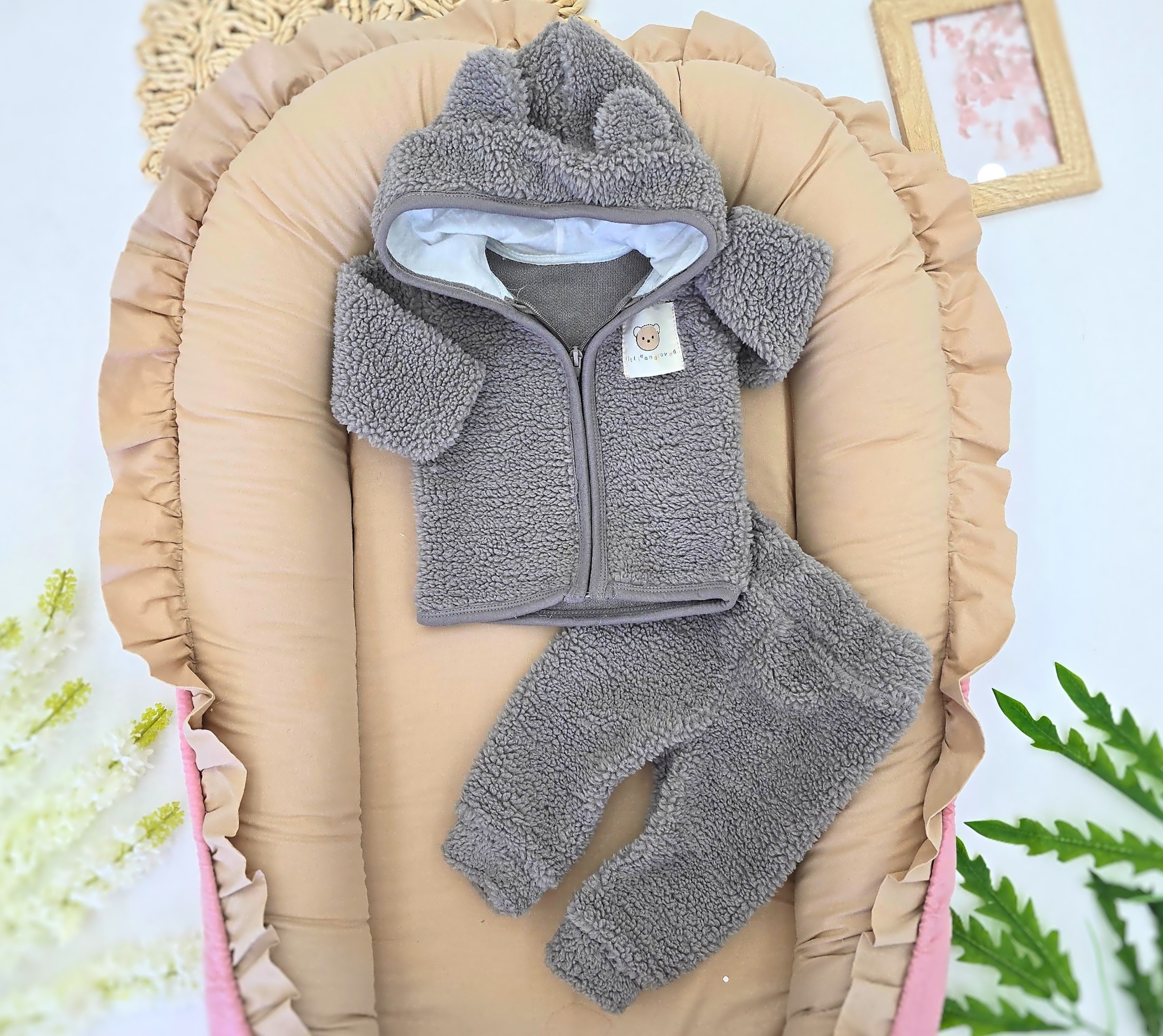 Jesenji komplet za bebe – Tedi jaknica i pantalone