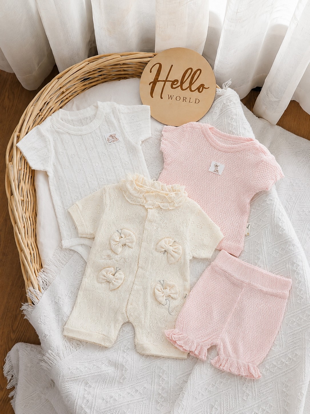 Četvorodelni letnji set za bebe – kombinezon, bodi, majica i šorts